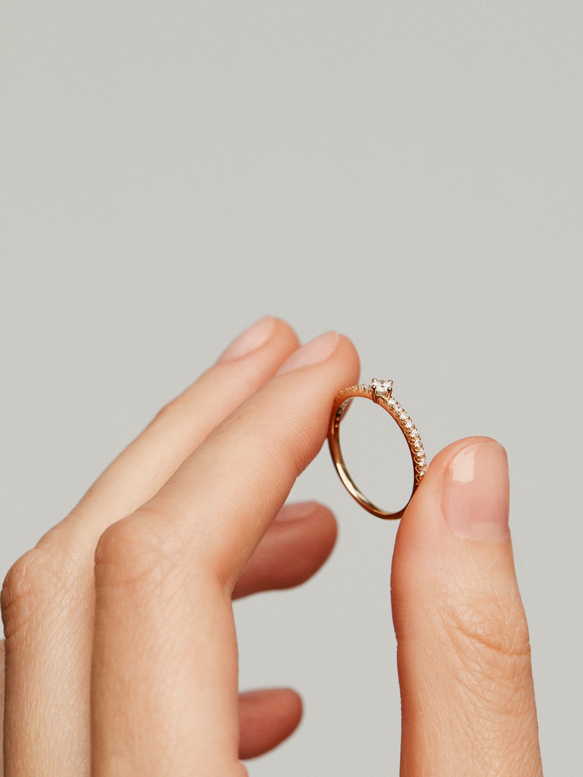18K Yellow Gold Solitaire Ring with Diamonds