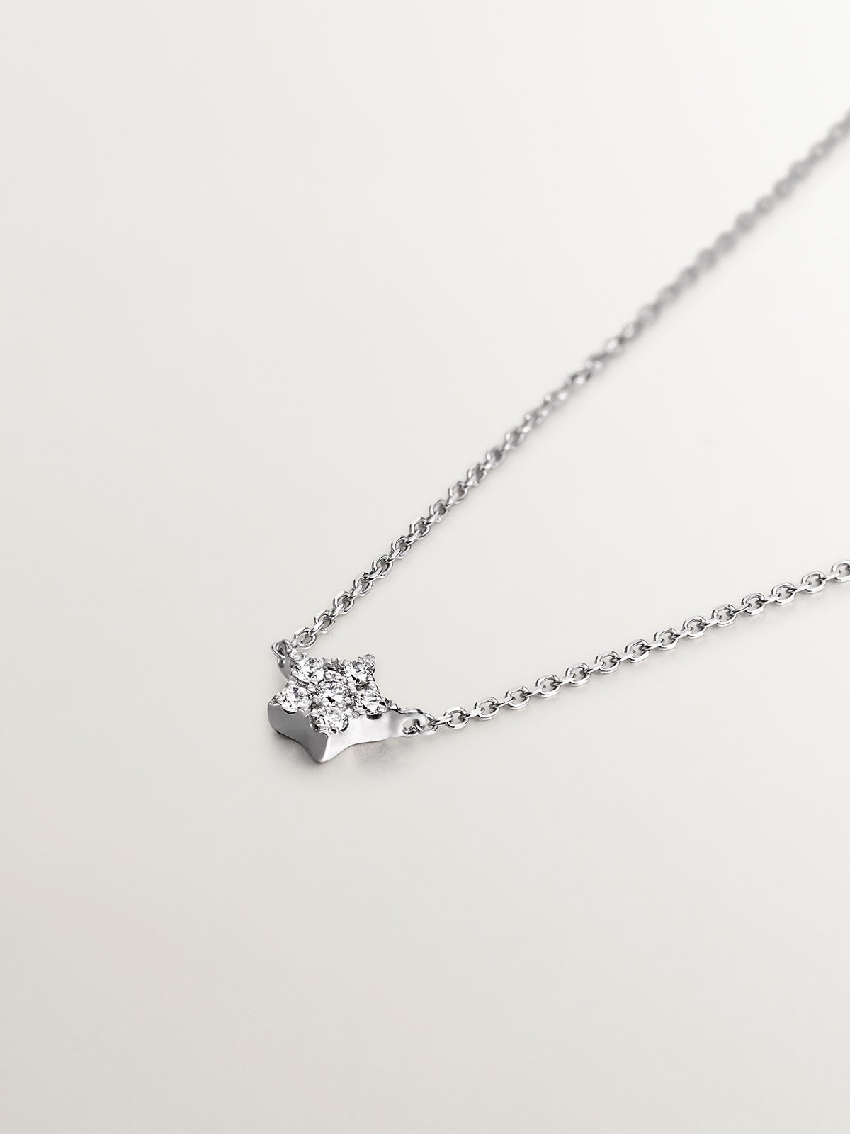 18K White Gold Diamond Star Pendant