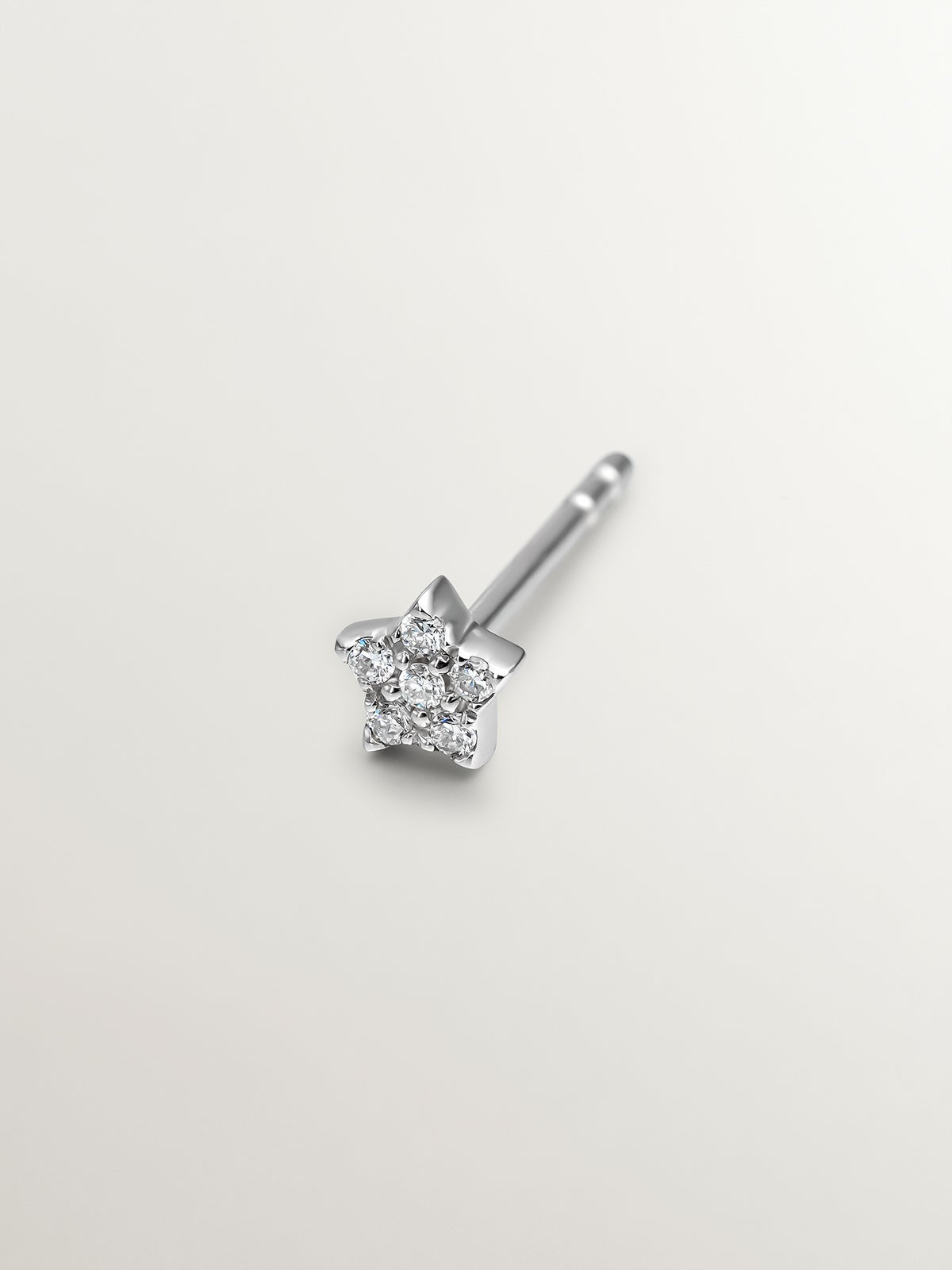18K white gold single earring with diamonds