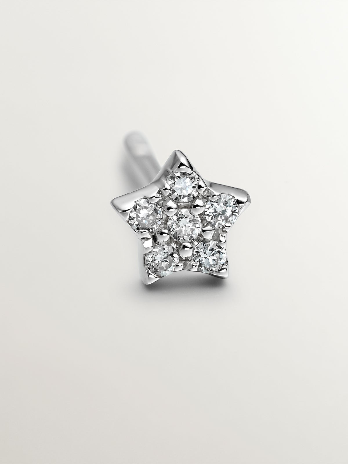 18K white gold single earring with diamonds