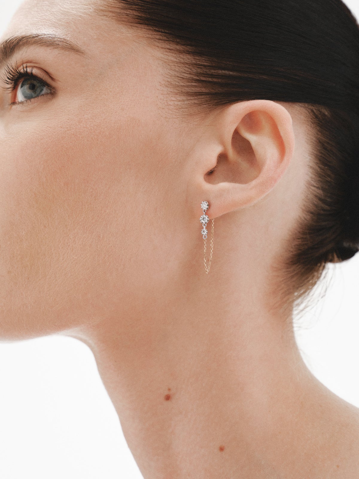 18K white and yellow gold earrings with brilliant cut diamonds