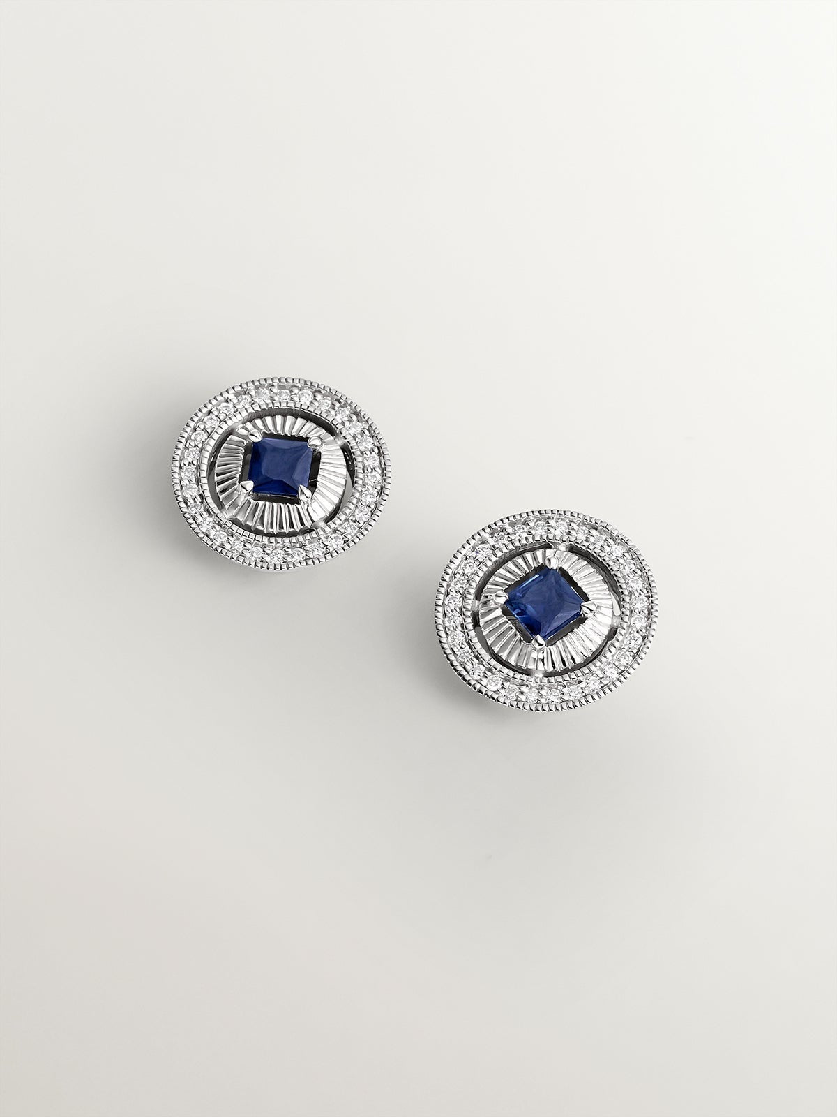 18K white gold earrings with brilliant-cut diamonds and princess-cut blue sapphires