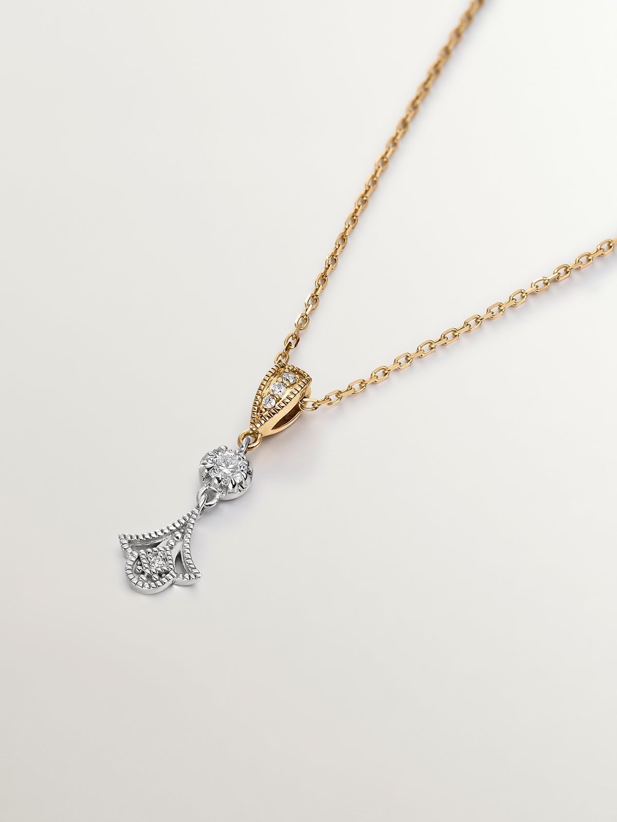 18K white and yellow gold pendant with brilliant cut diamonds