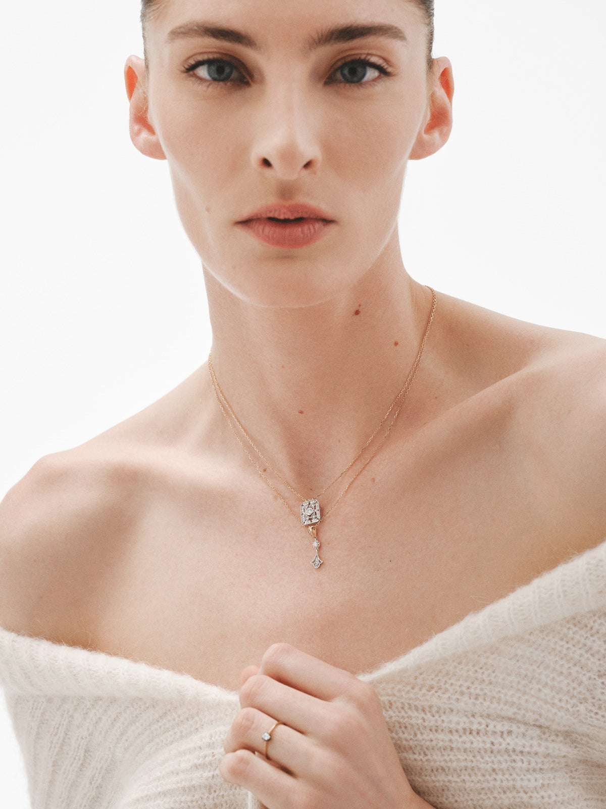 18K white and yellow gold pendant with brilliant cut diamonds