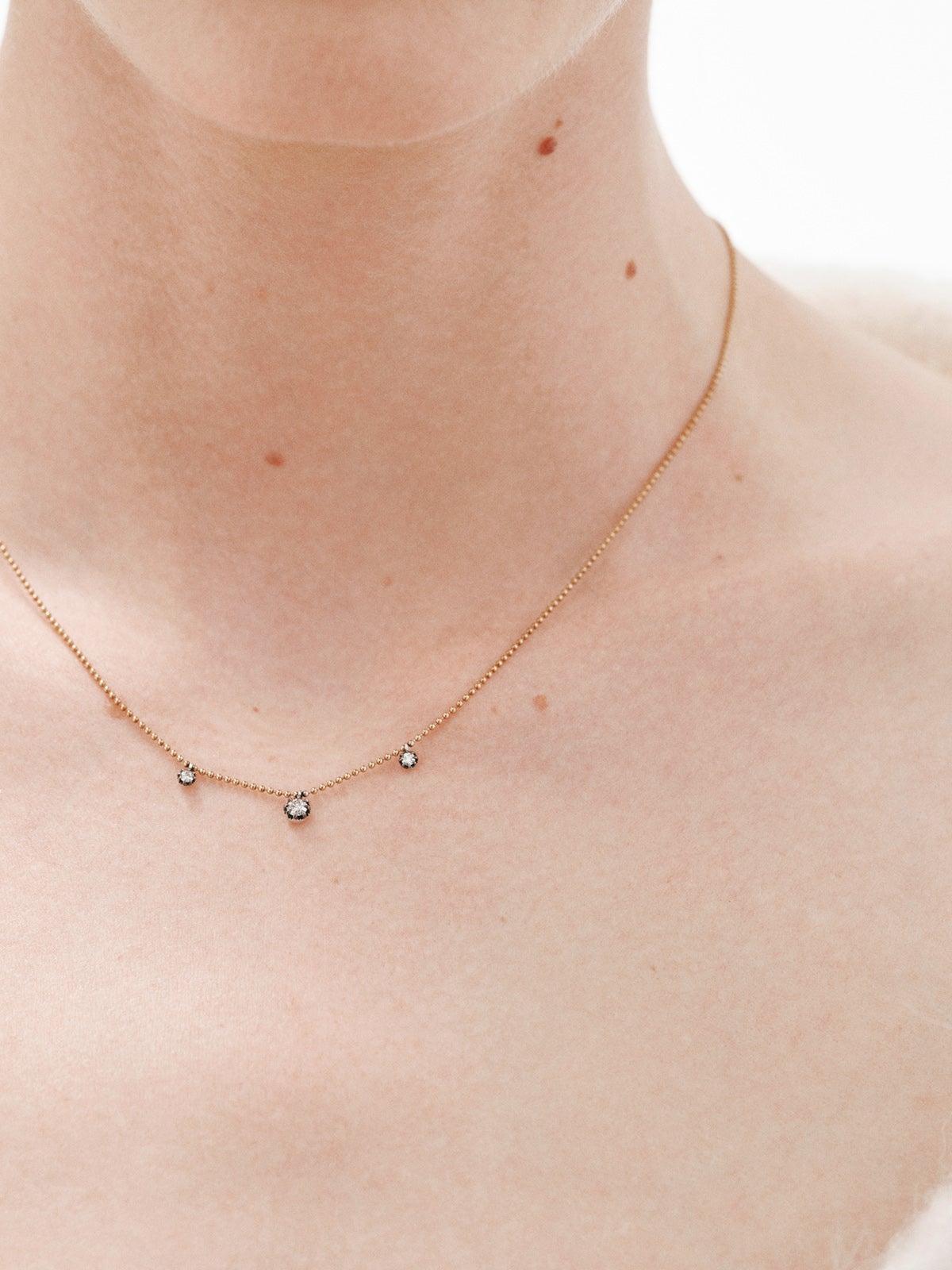 18K yellow gold necklace with aged effect and brilliant-cut diamonds