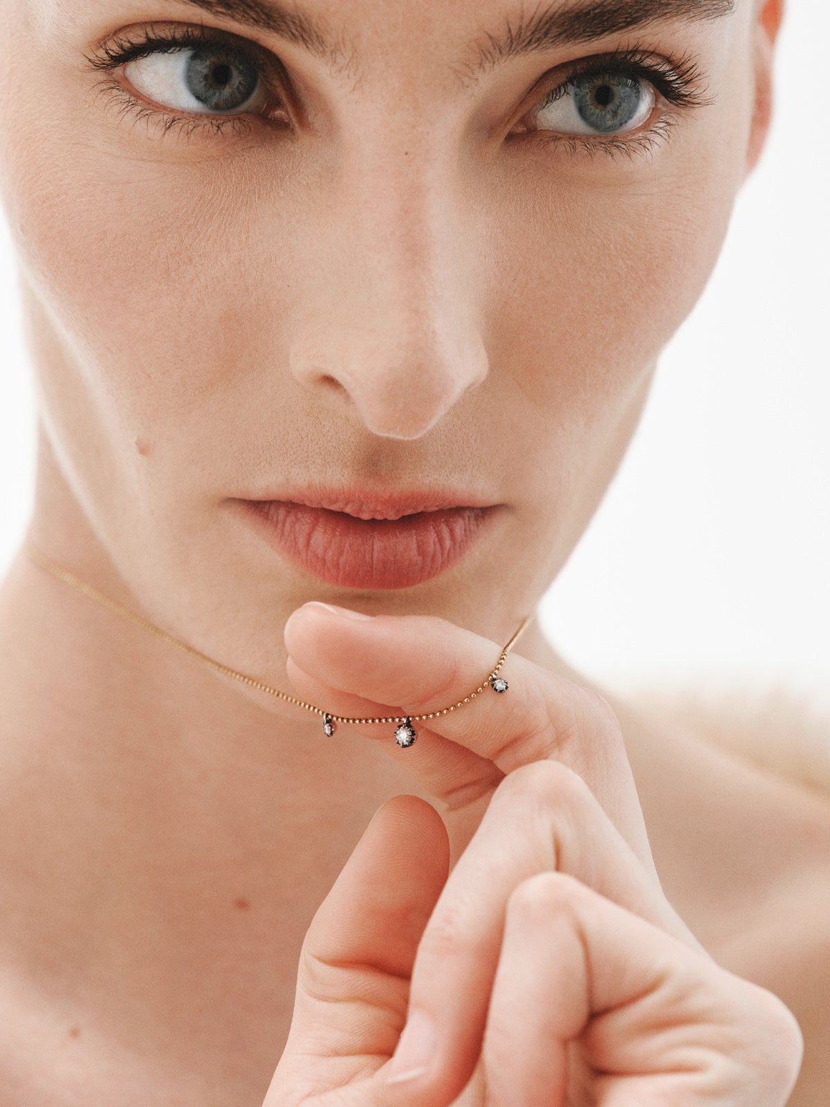 18K yellow gold necklace with aged effect and brilliant-cut diamonds