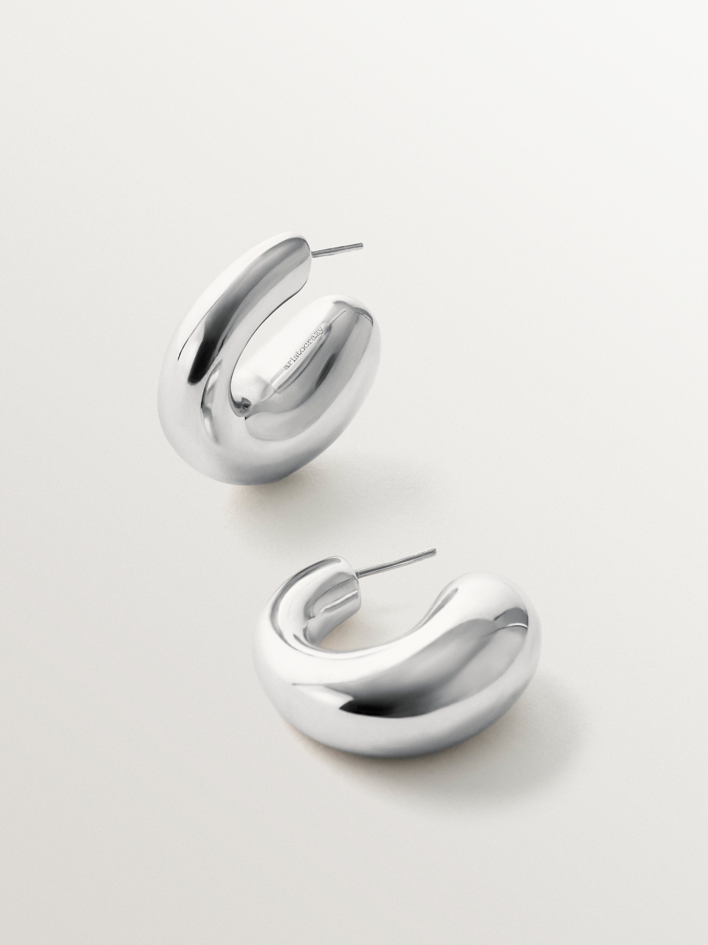 Thick medium hoop earrings made of 18K gold-plated 925 silver