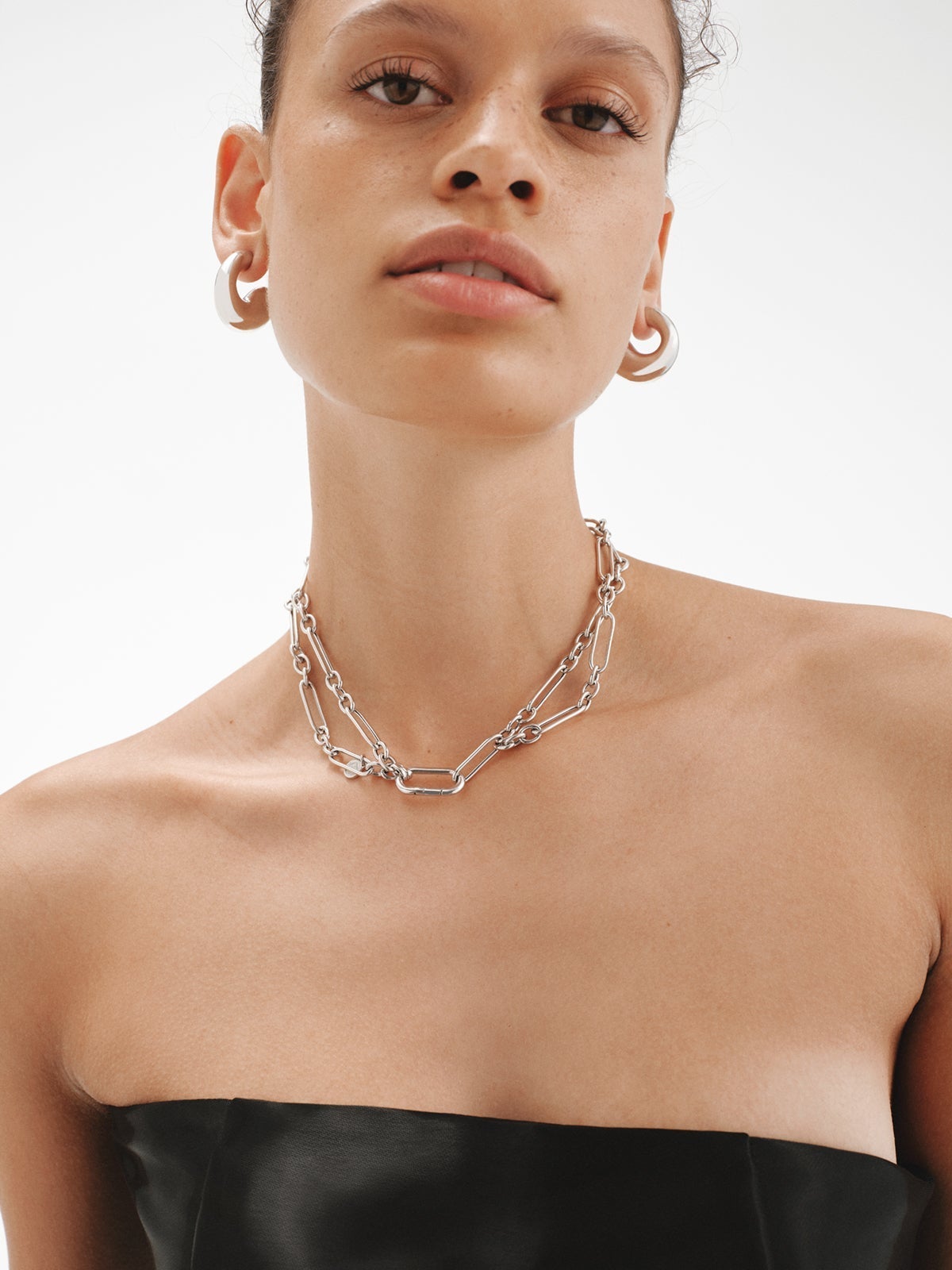 Thick medium hoop earrings made of 18K gold-plated 925 silver