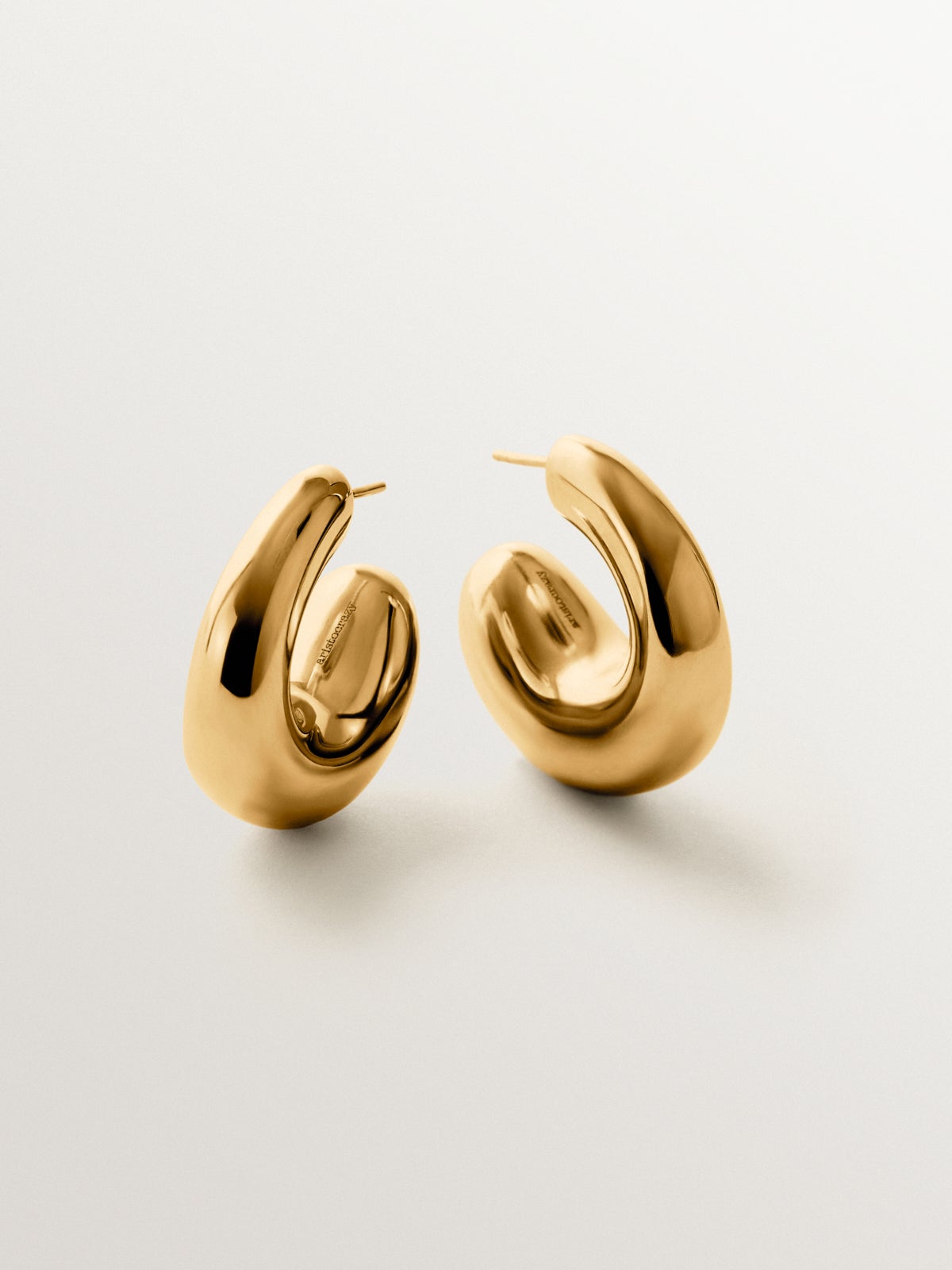 Large chunky hoop earrings made of 18K gold-plated 925 silver