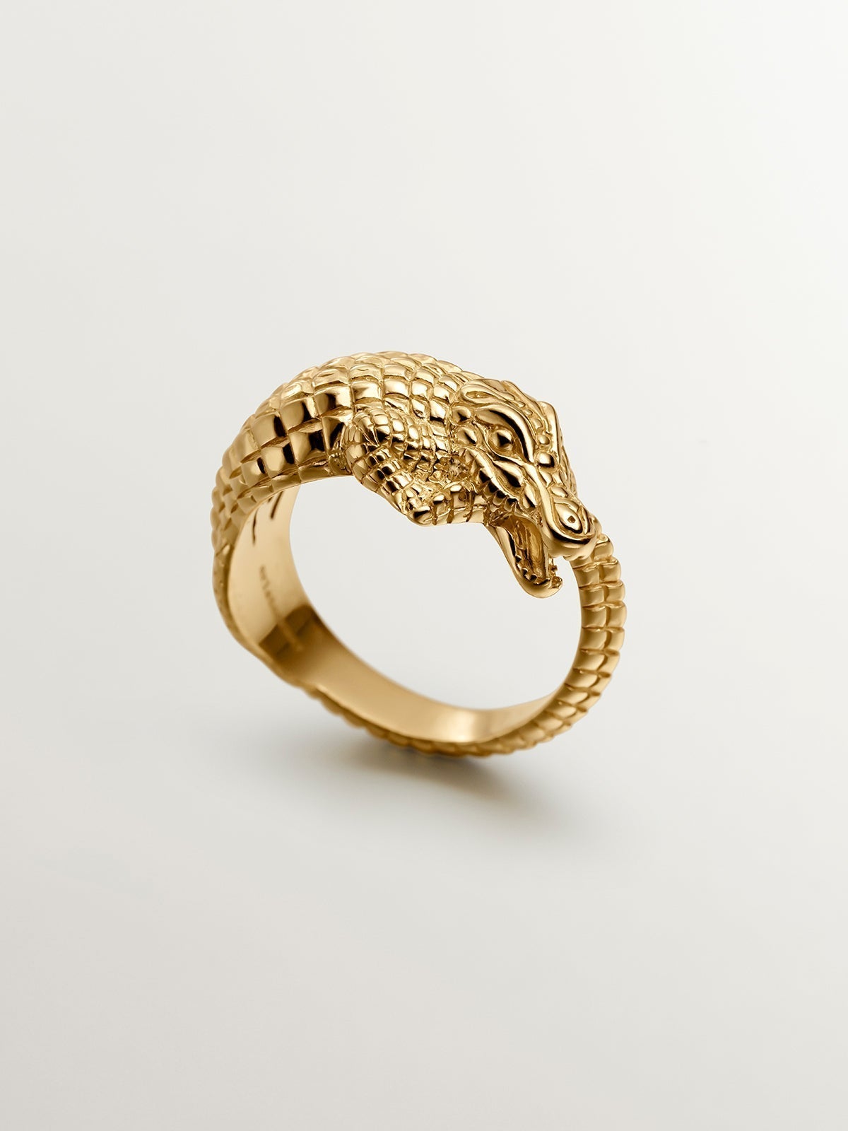925 silver ring in 18K yellow gold with crocodile shape