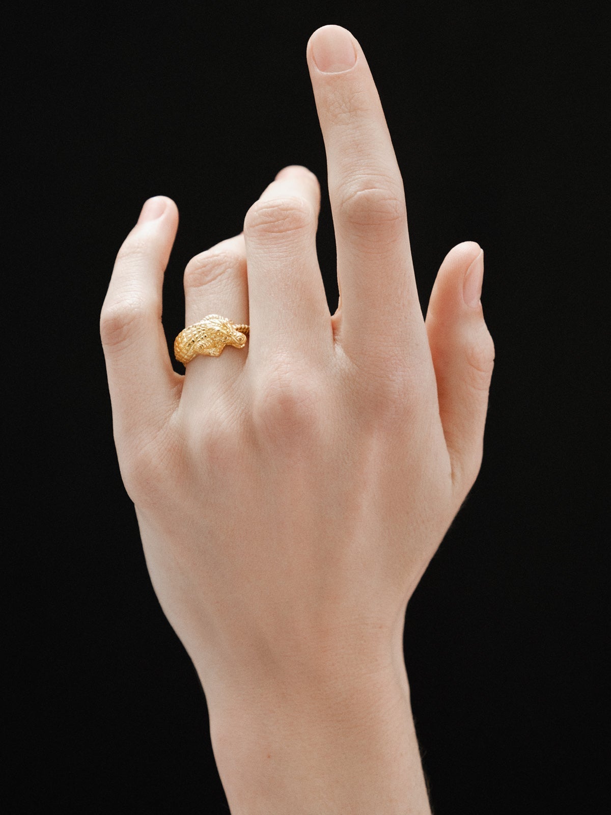 925 silver ring in 18K yellow gold with crocodile shape