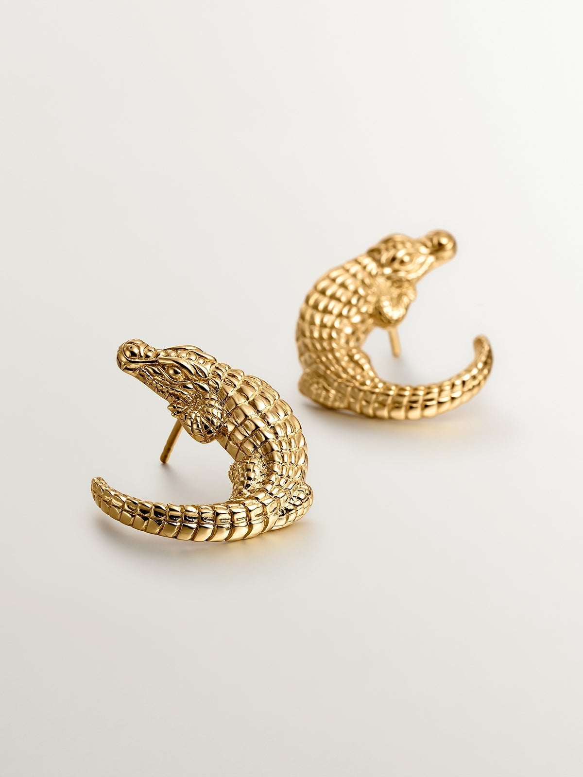 925 silver earrings in 18K yellow gold shaped like crocodile