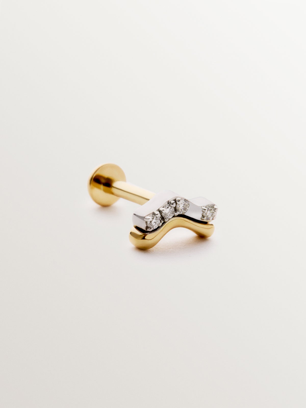 Individual piercing in 18K yellow and white gold with brilliant-cut white diamonds.
