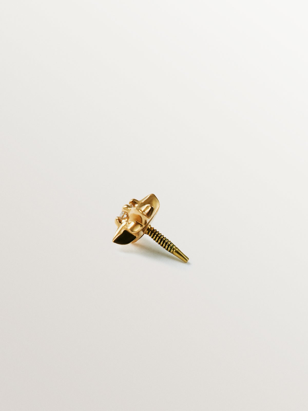 18K yellow gold single piercing with white diamond