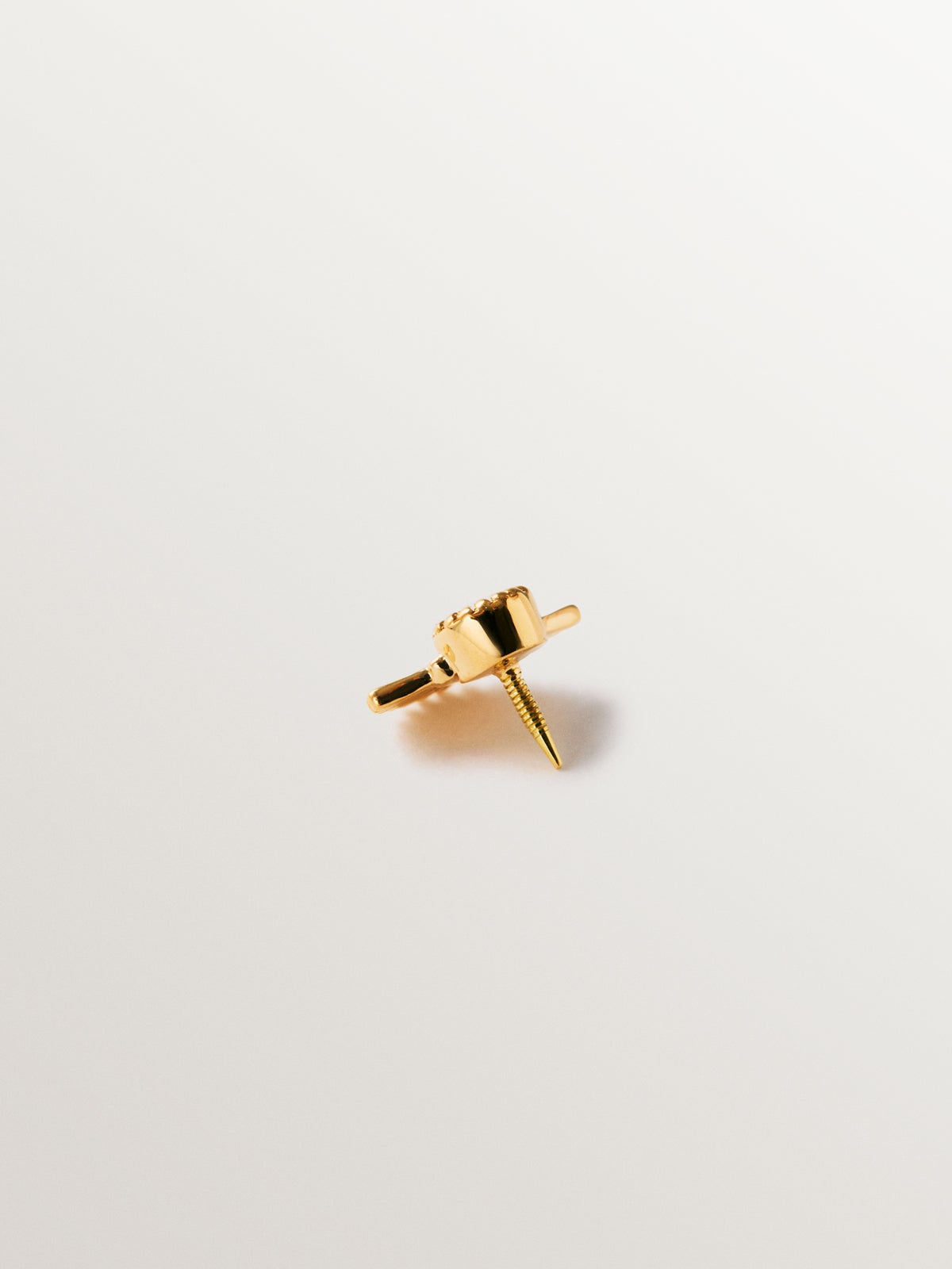 18K yellow gold single piercing with pavé diamonds