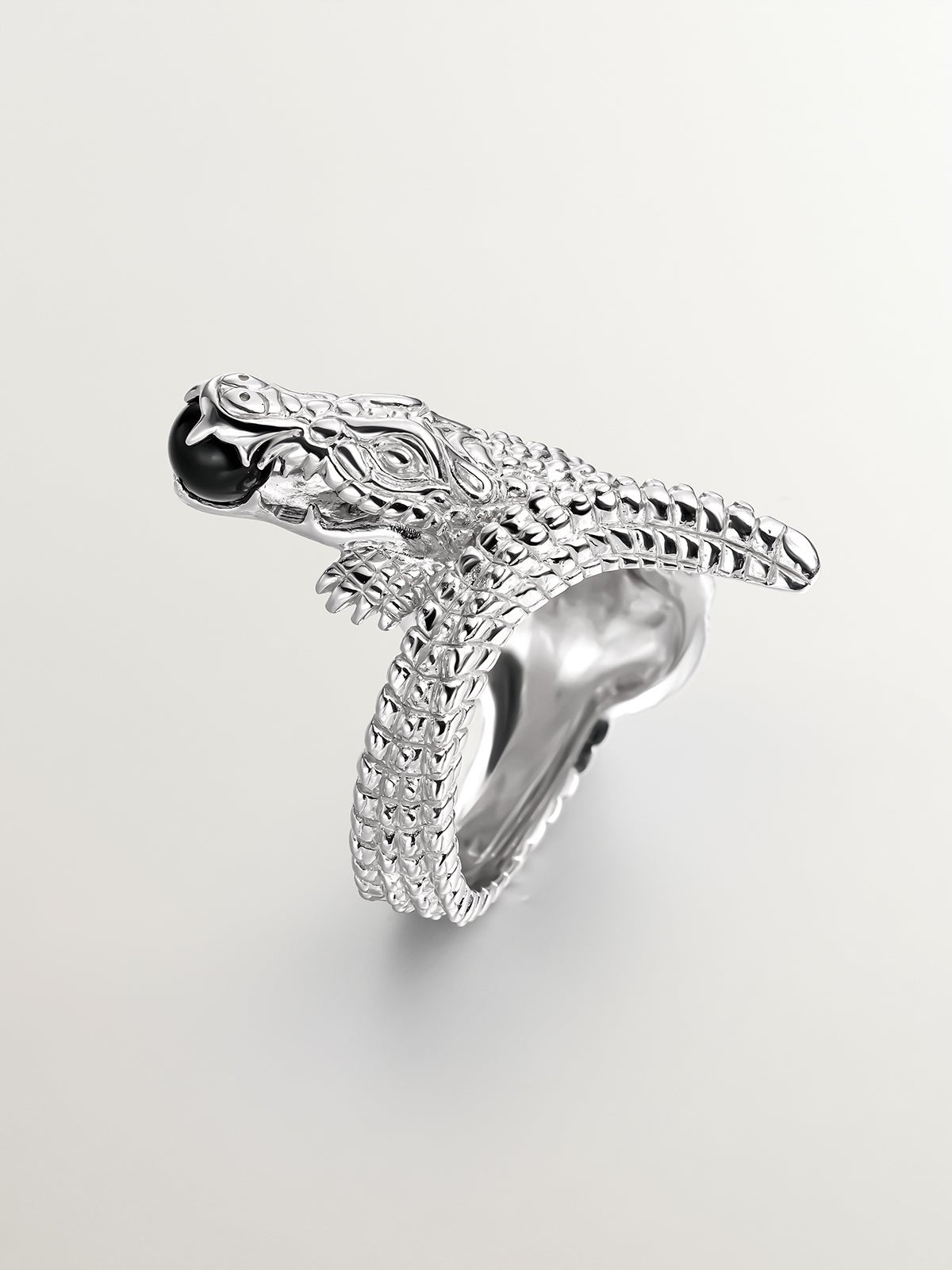925 silver ring shaped like crocodile and black ónix