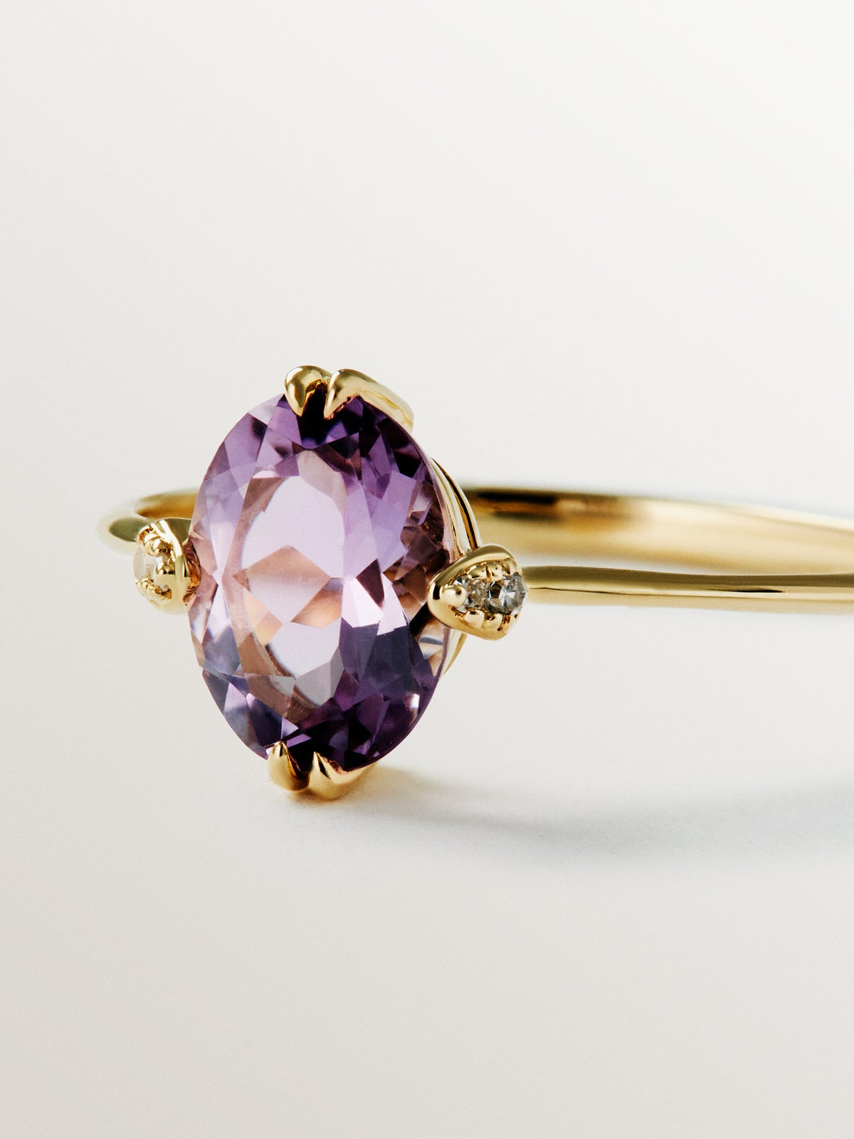 9K Yellow Gold Solitaire Ring with Pink Amethyst and Diamonds