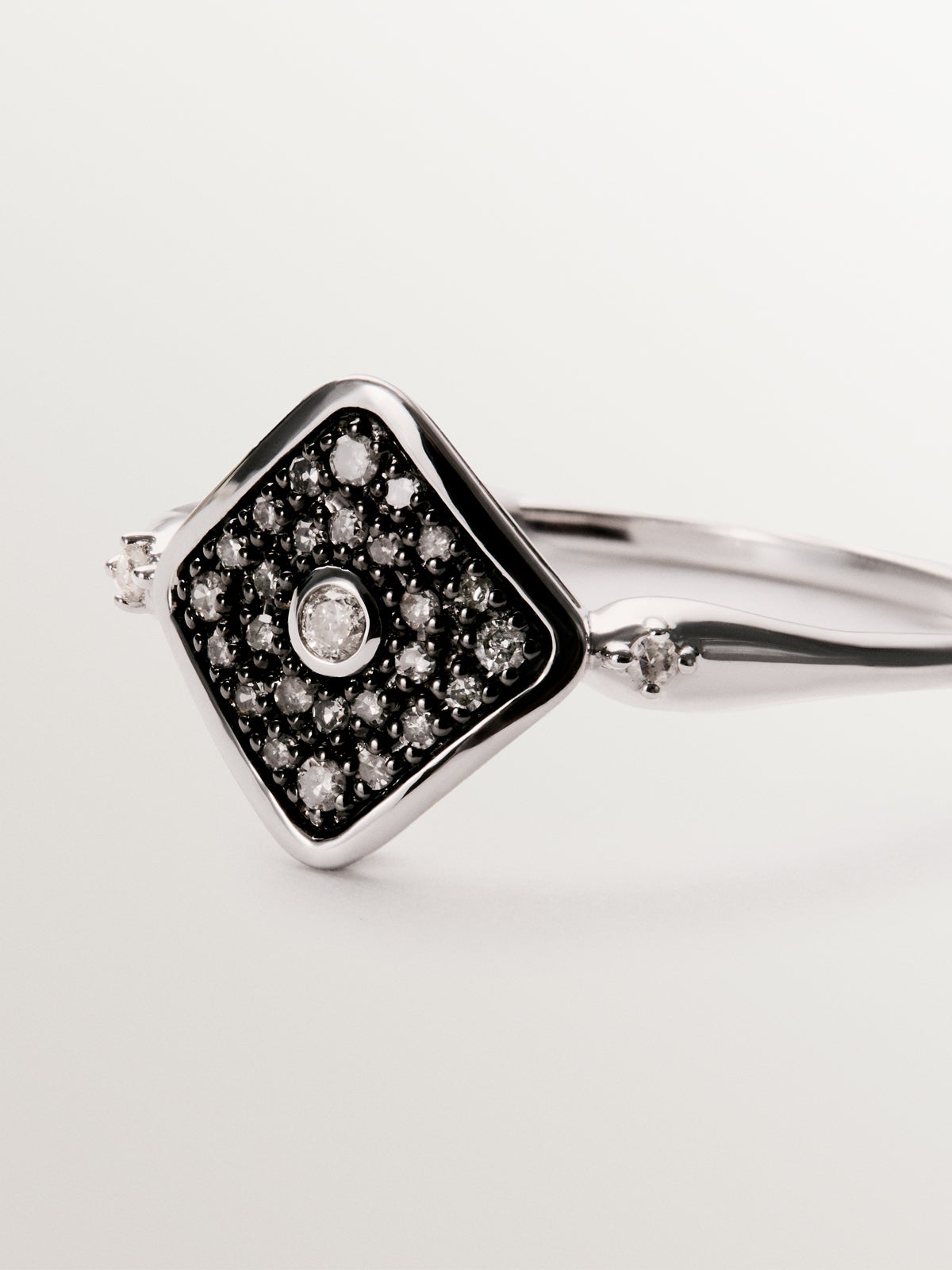 9K white gold diamond ring