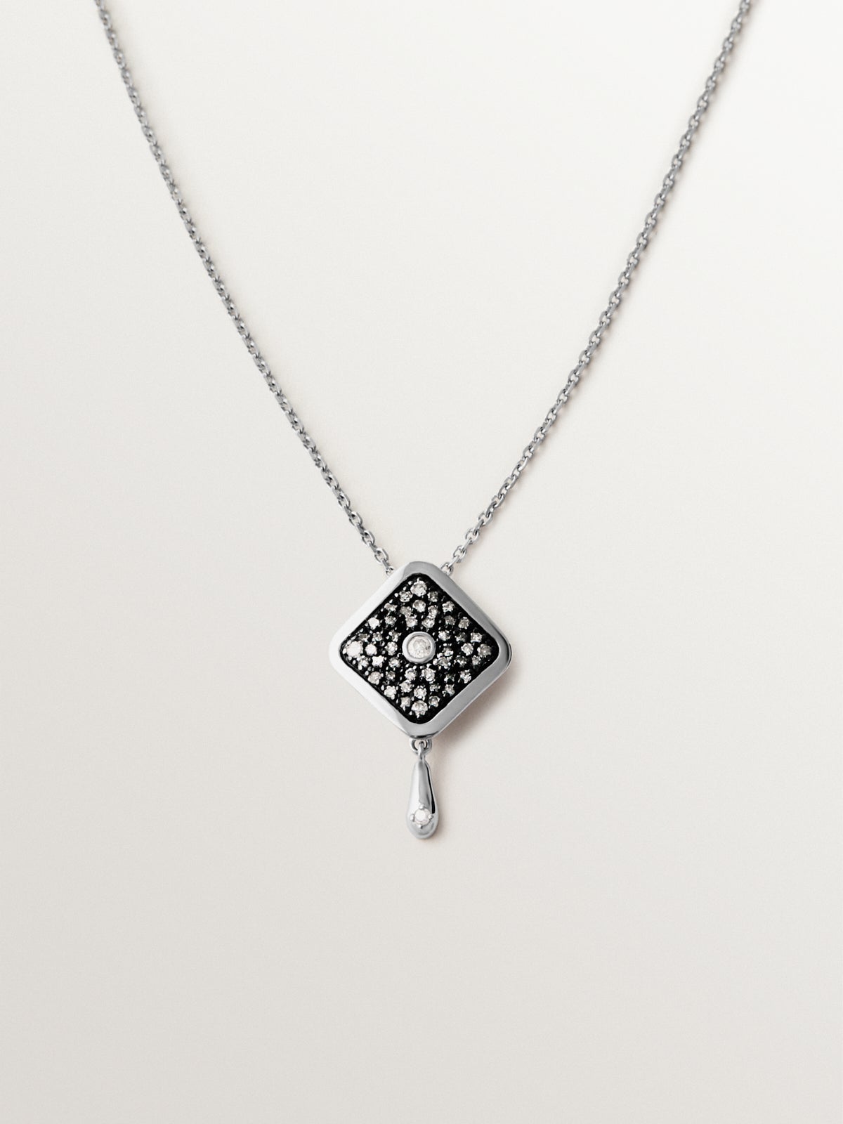 9K white gold rhombus-shaped diamond necklace