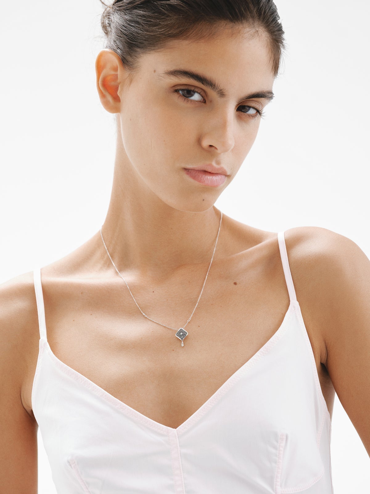 9K white gold rhombus-shaped diamond necklace