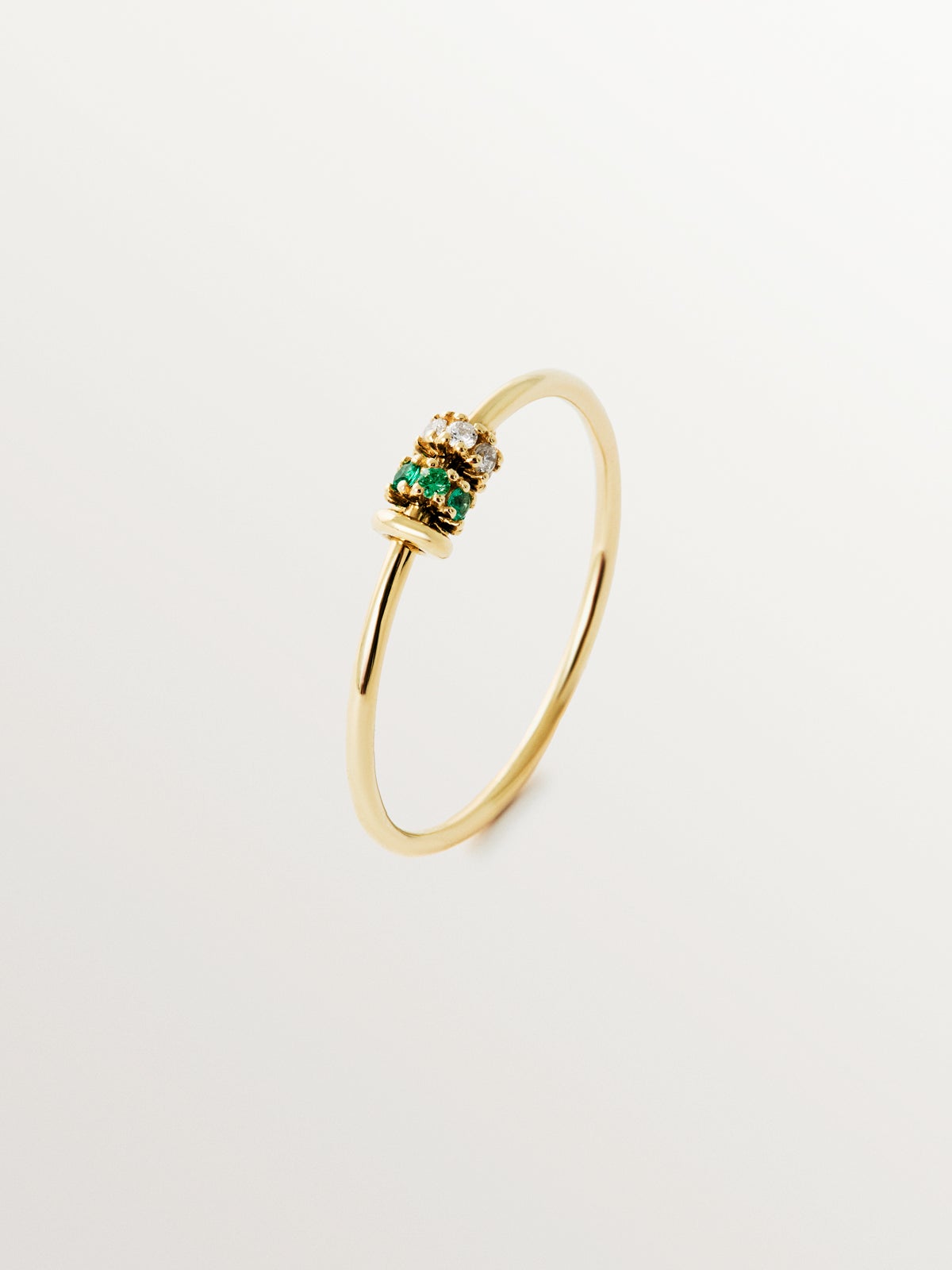 9K yellow gold ring with emeralds and diamonds