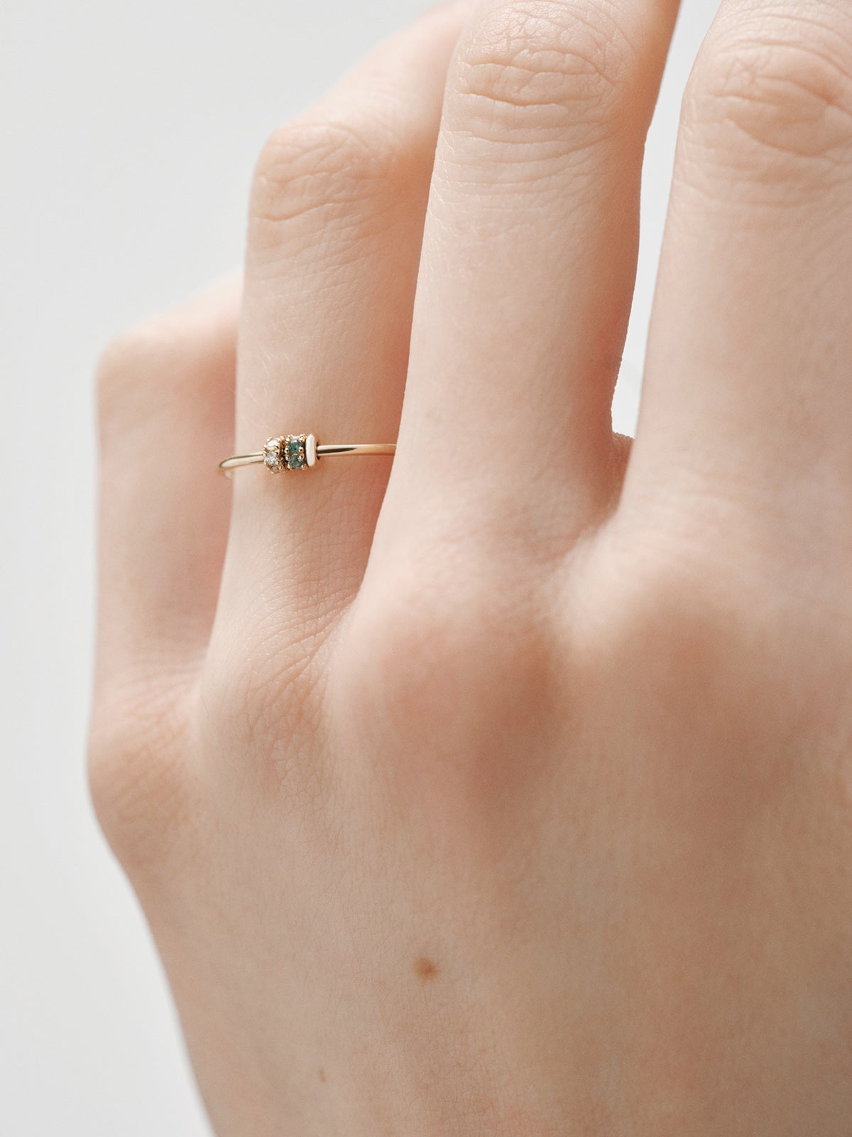 9K yellow gold ring with emeralds and diamonds