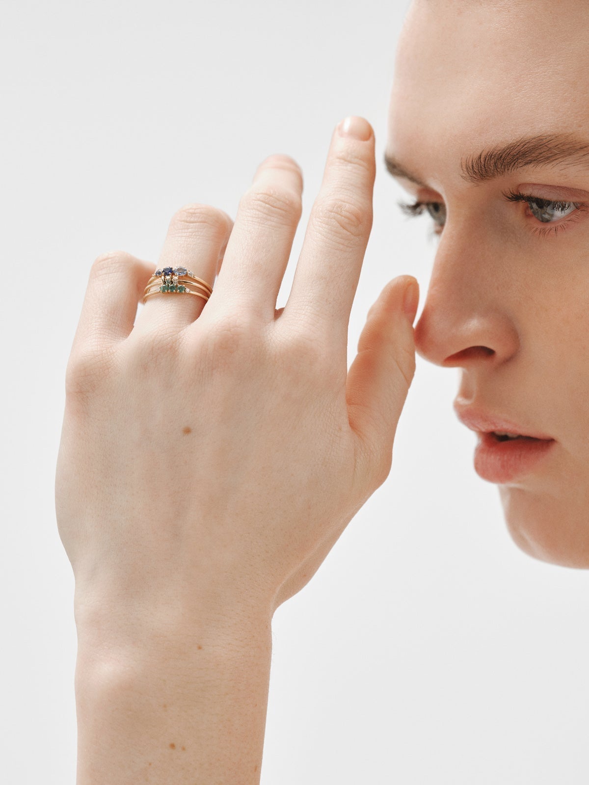 9K yellow gold ring with emeralds and diamonds