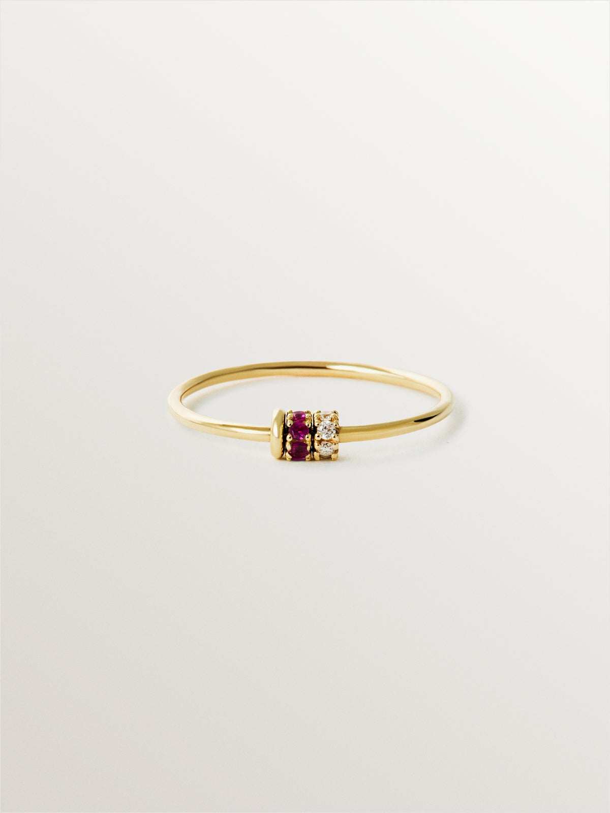 9K yellow gold ring with rubies and diamonds
