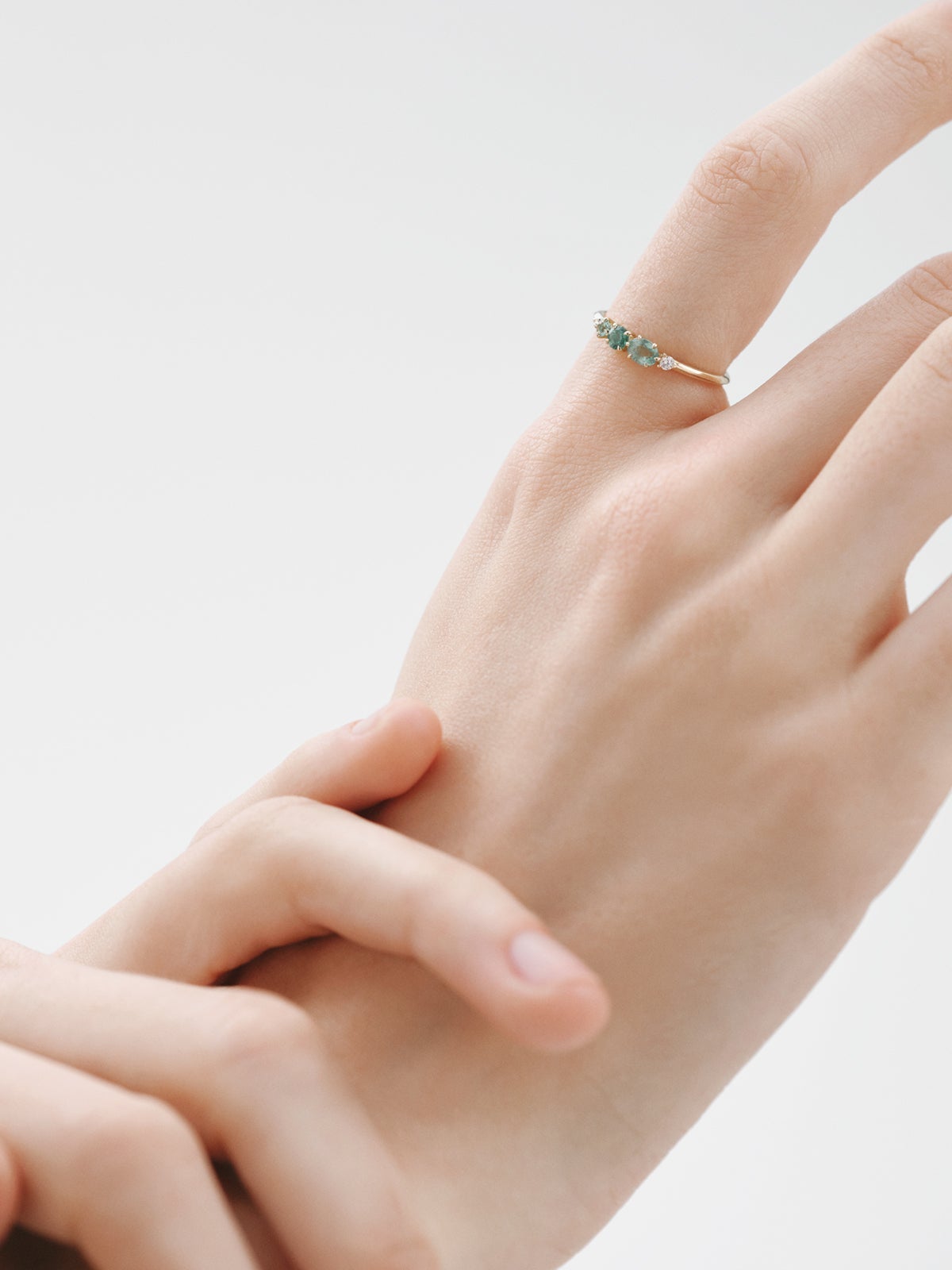 9K yellow gold ring with emeralds and diamonds