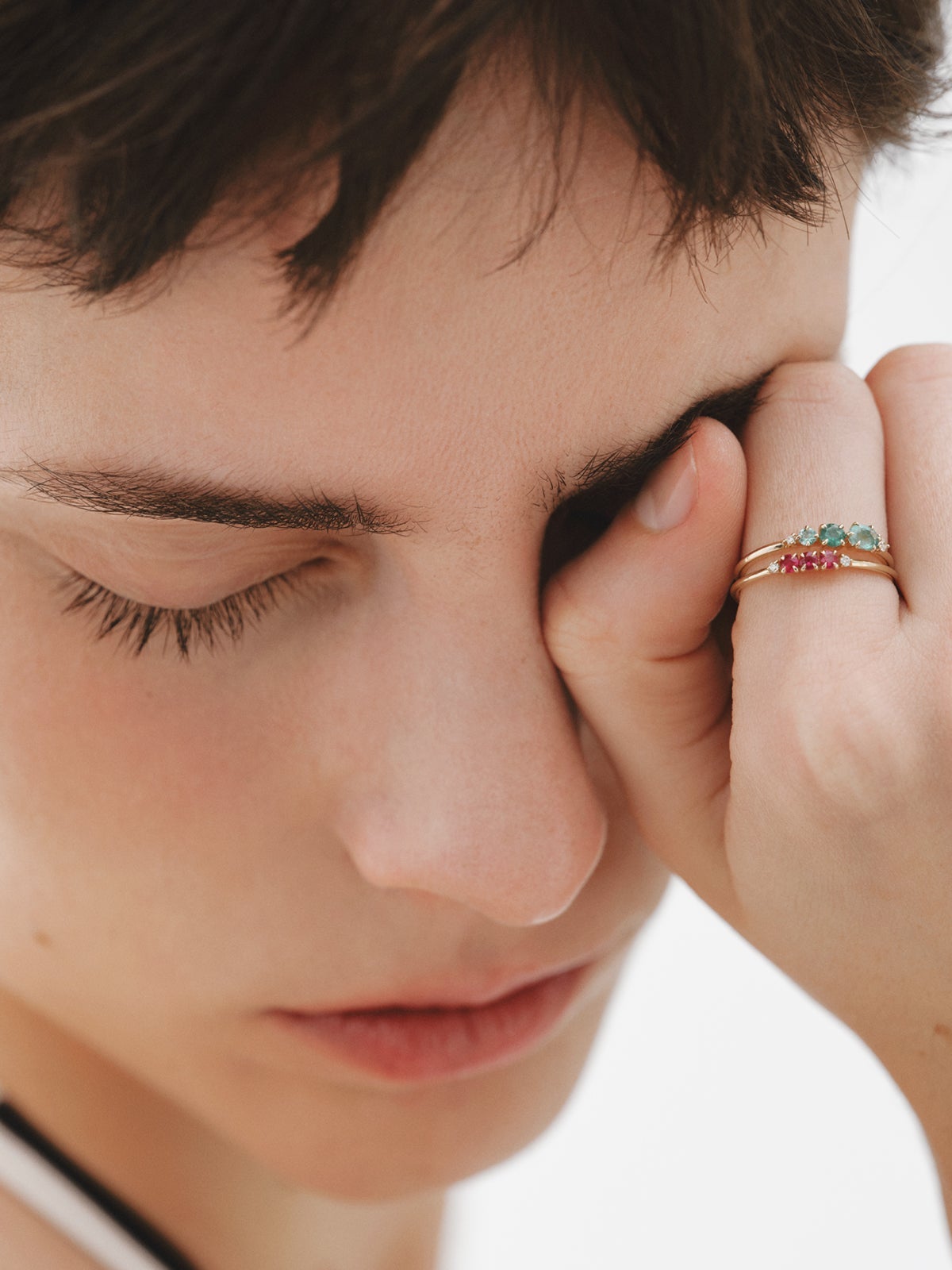 9K yellow gold ring with emeralds and diamonds