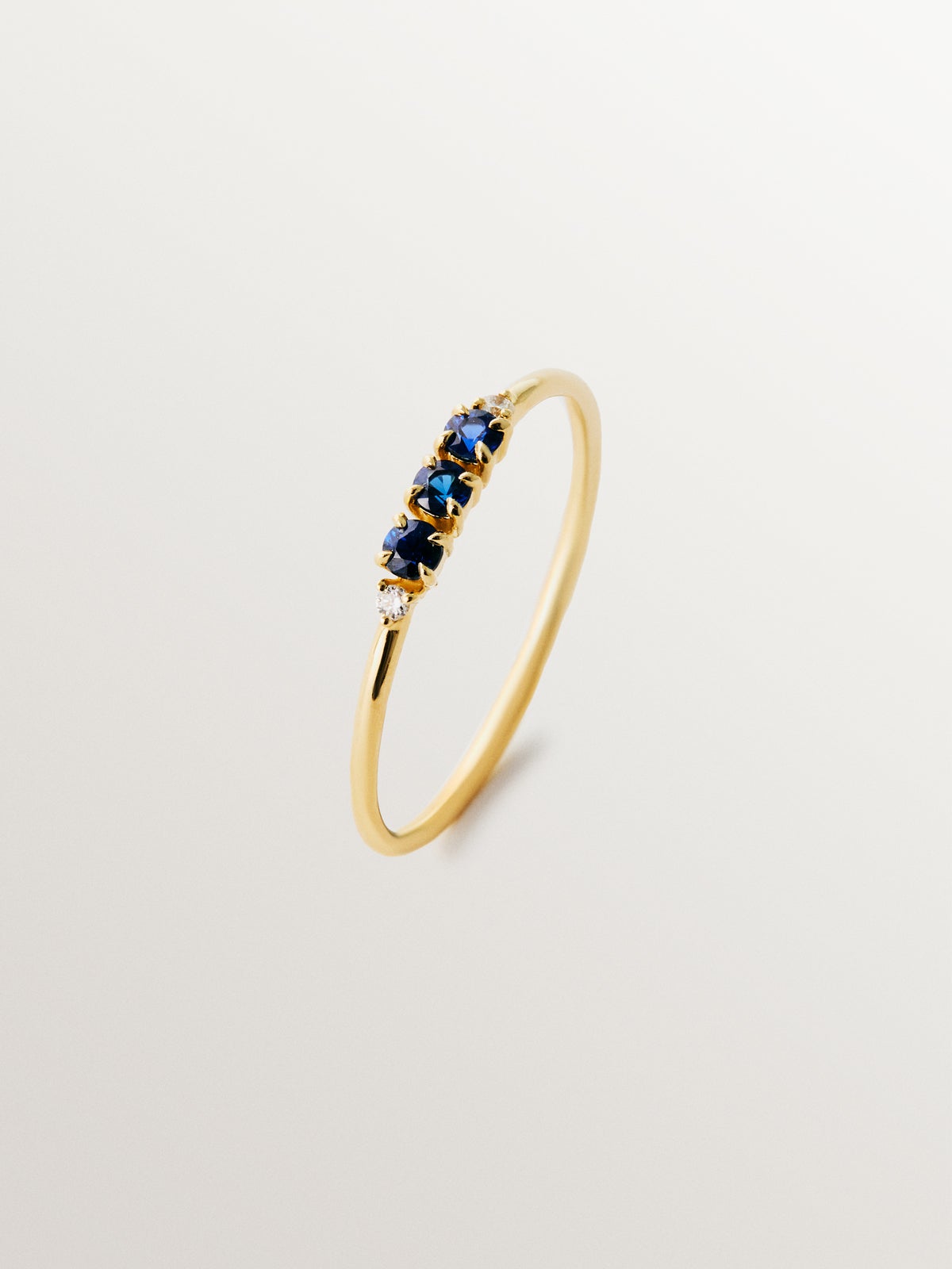 9K yellow gold ring with sapphires and diamonds