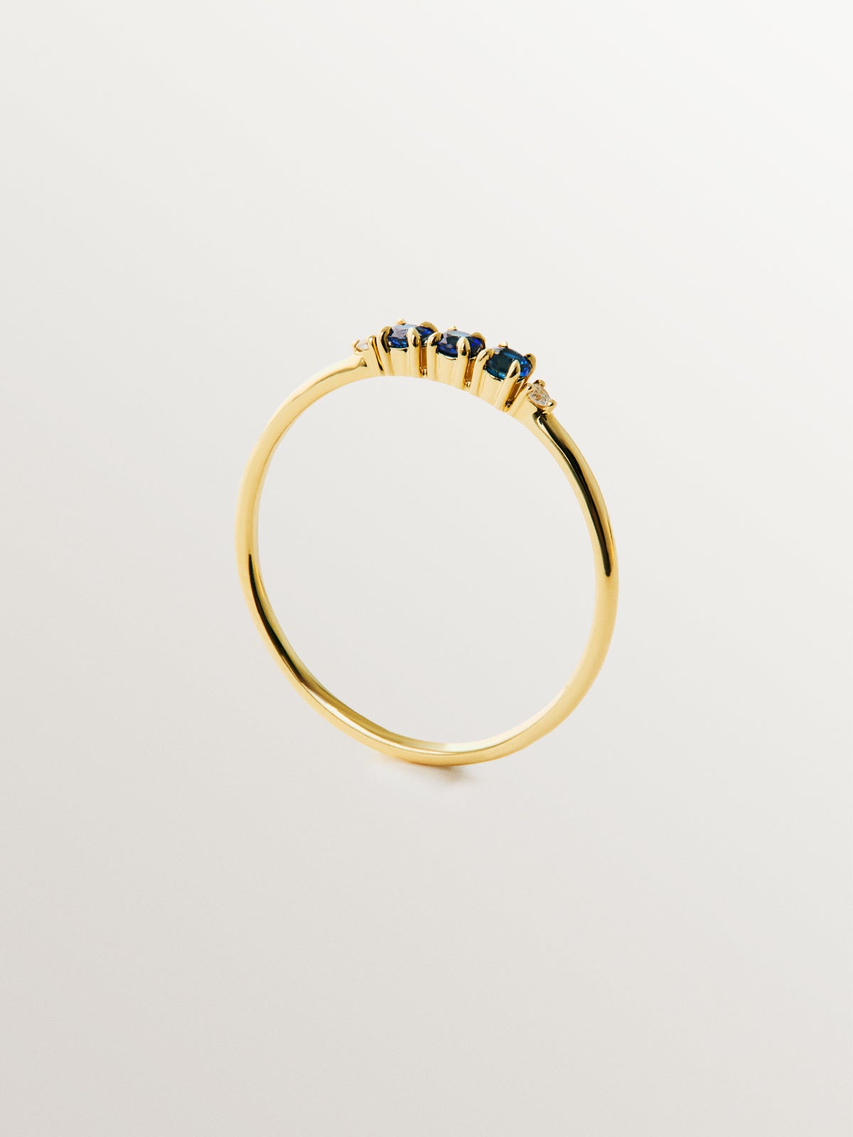 9K yellow gold ring with sapphires and diamonds