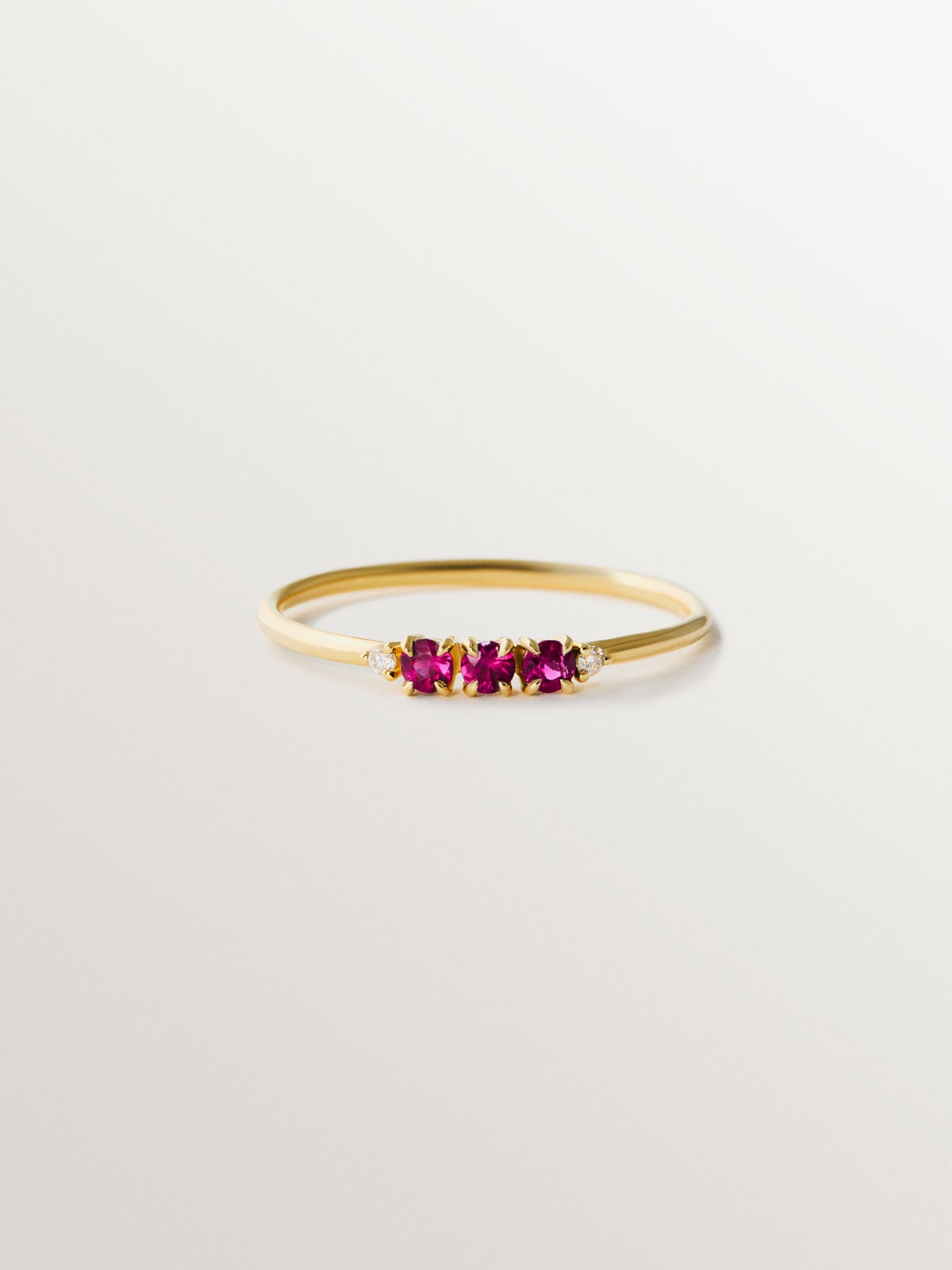 9K yellow gold ring with rubies and diamonds