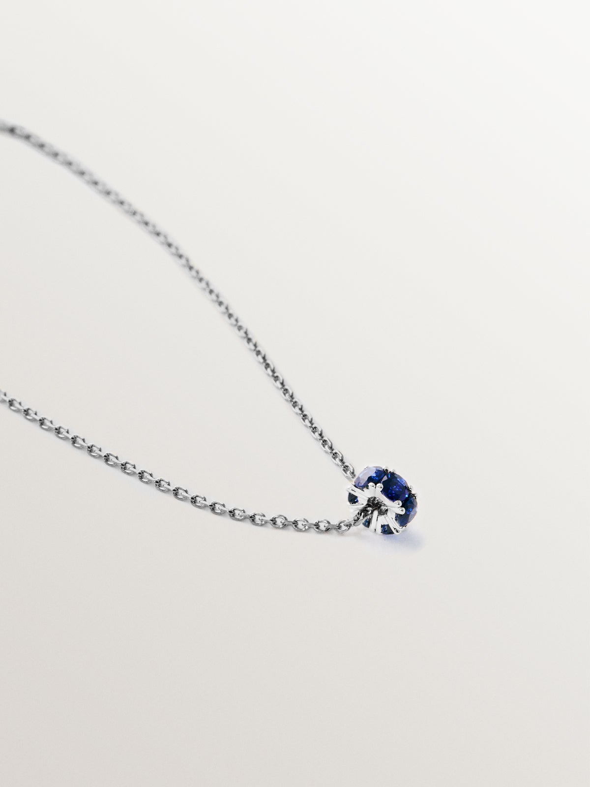 9K white gold pendant with blue sapphires and diamonds