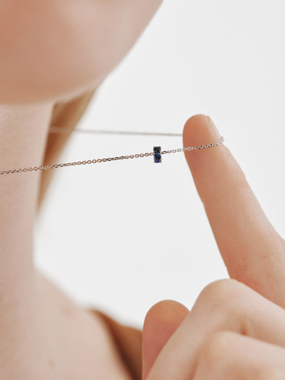 9K white gold pendant with blue sapphires and diamonds