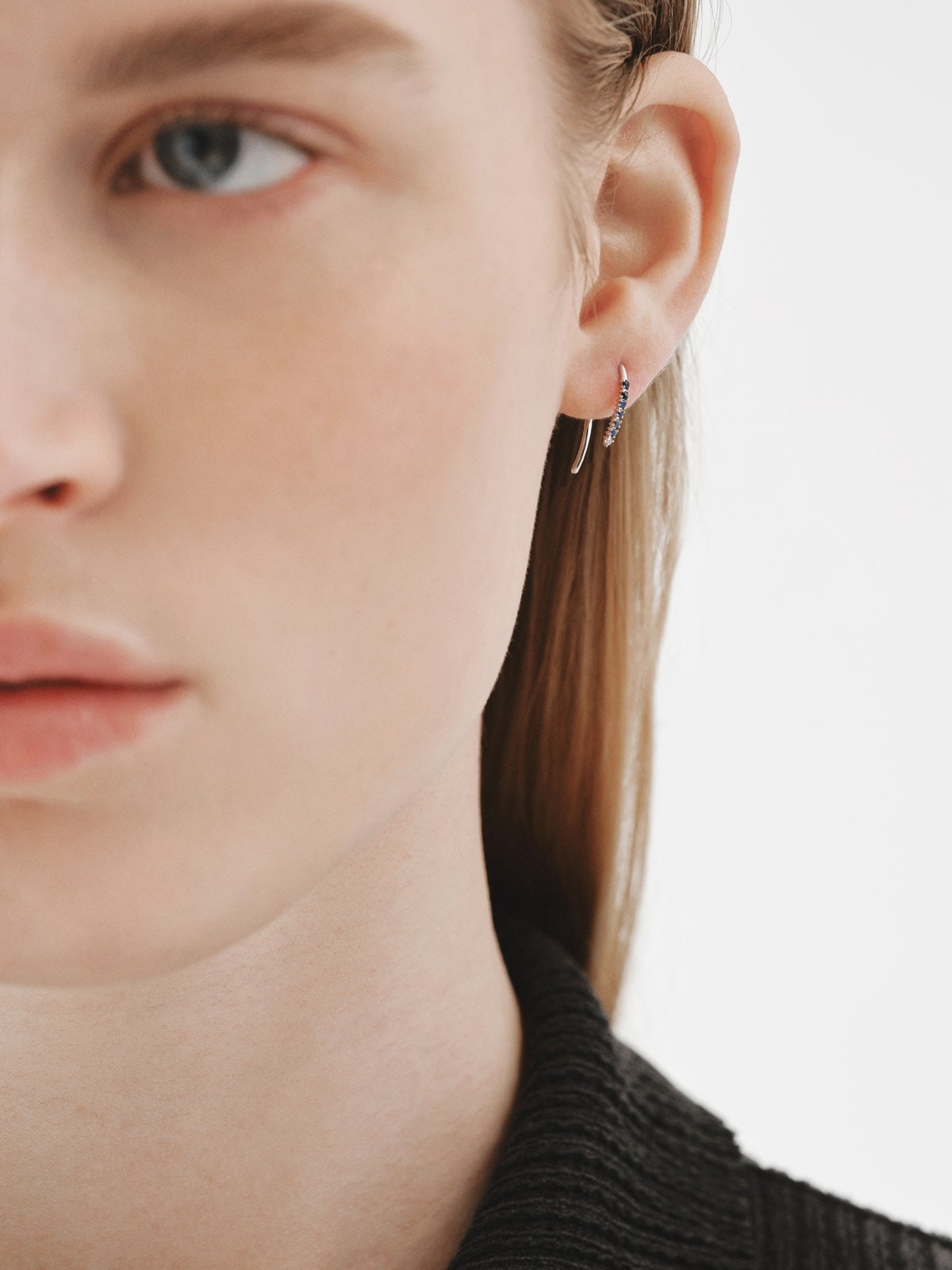 9K white gold single earring with blue sapphires and diamonds