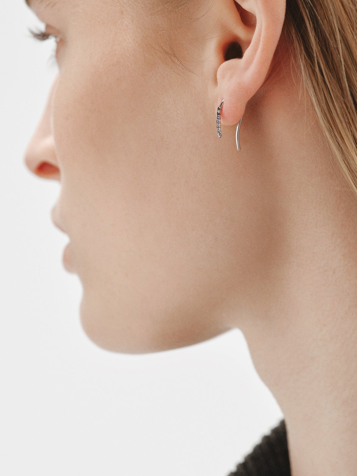 9K white gold single earring with blue sapphires and diamonds