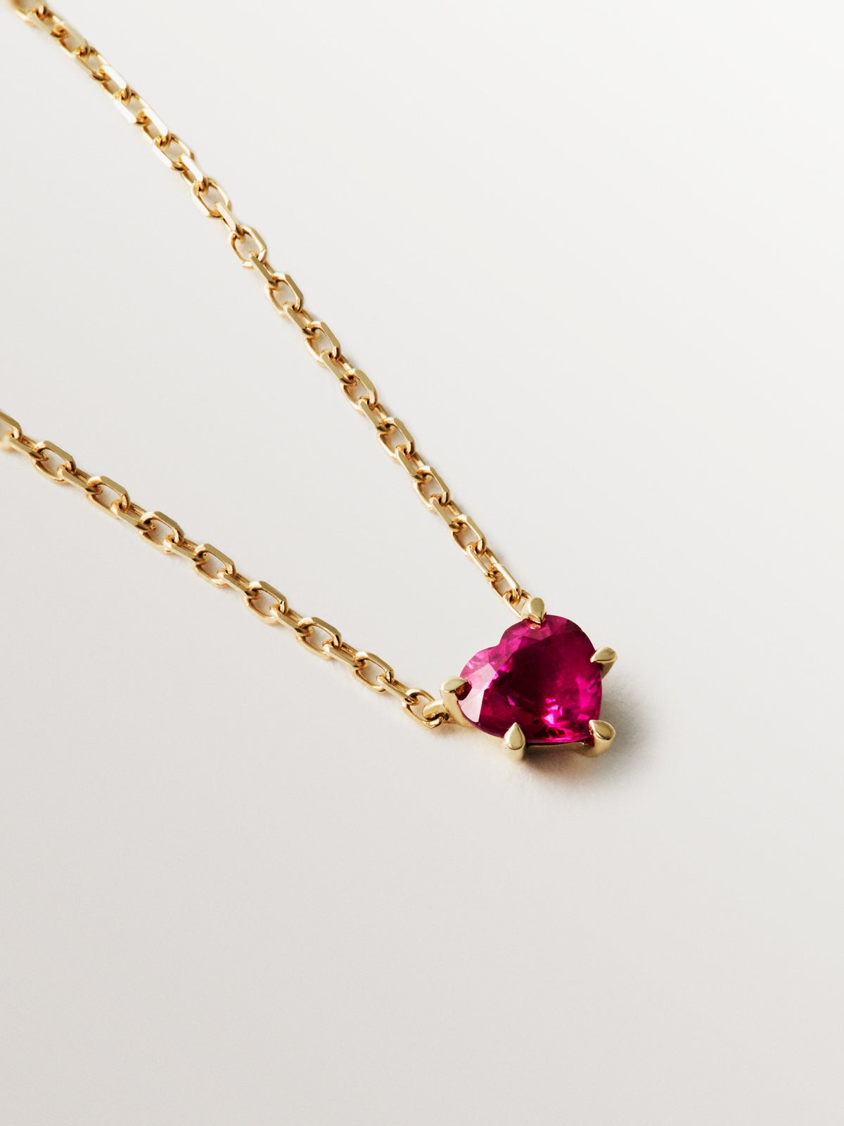 9K yellow gold pendant with heart-cut red ruby