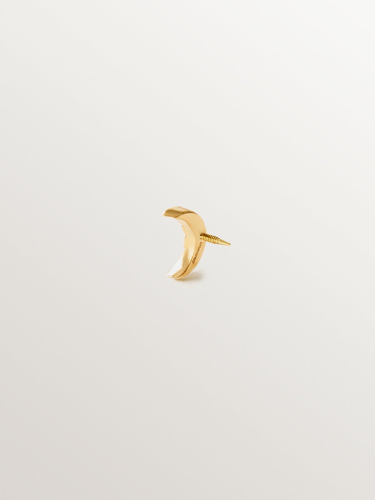 18K yellow gold piercing with brilliant cut diamonds and a moon shape