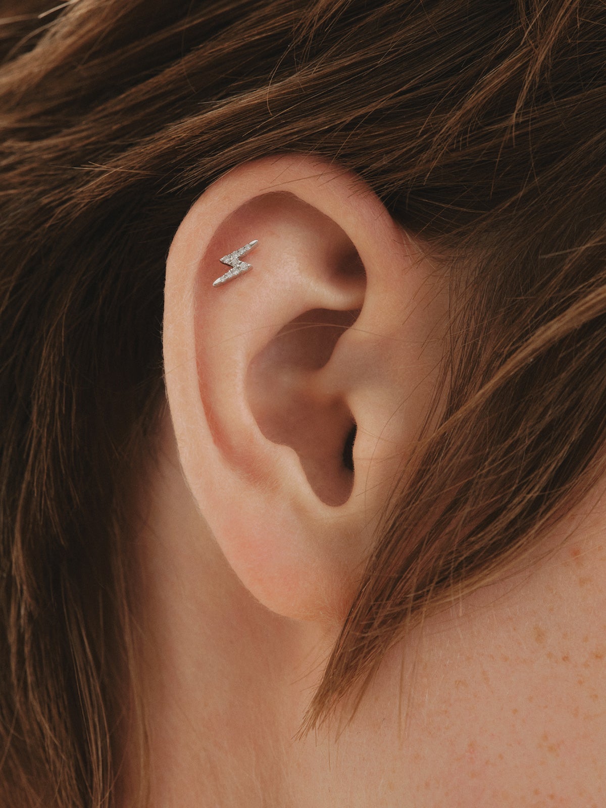 18K white gold piercing with brilliant-cut diamonds and lightning bolt shape