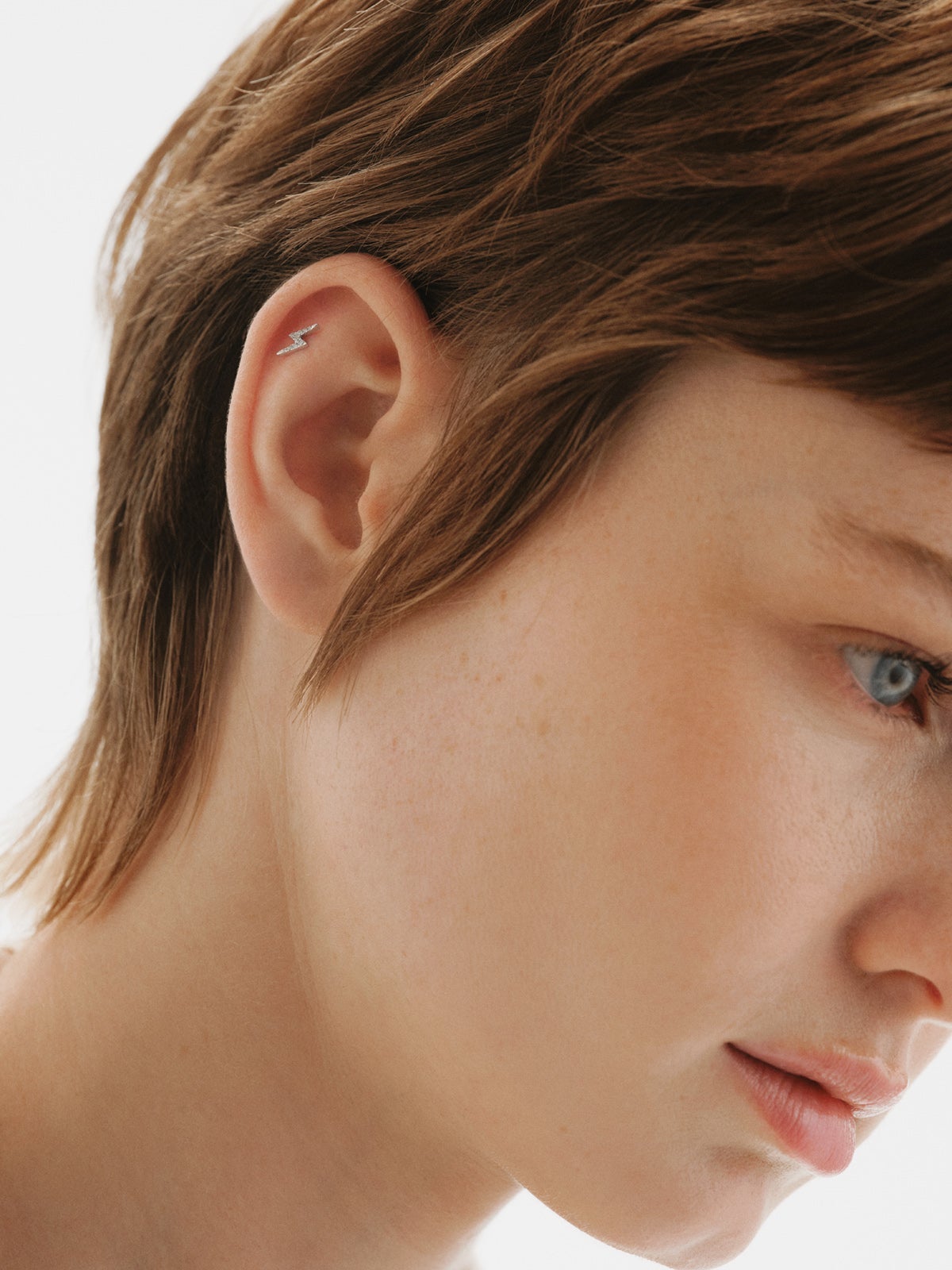 18K white gold piercing with brilliant-cut diamonds and lightning bolt shape