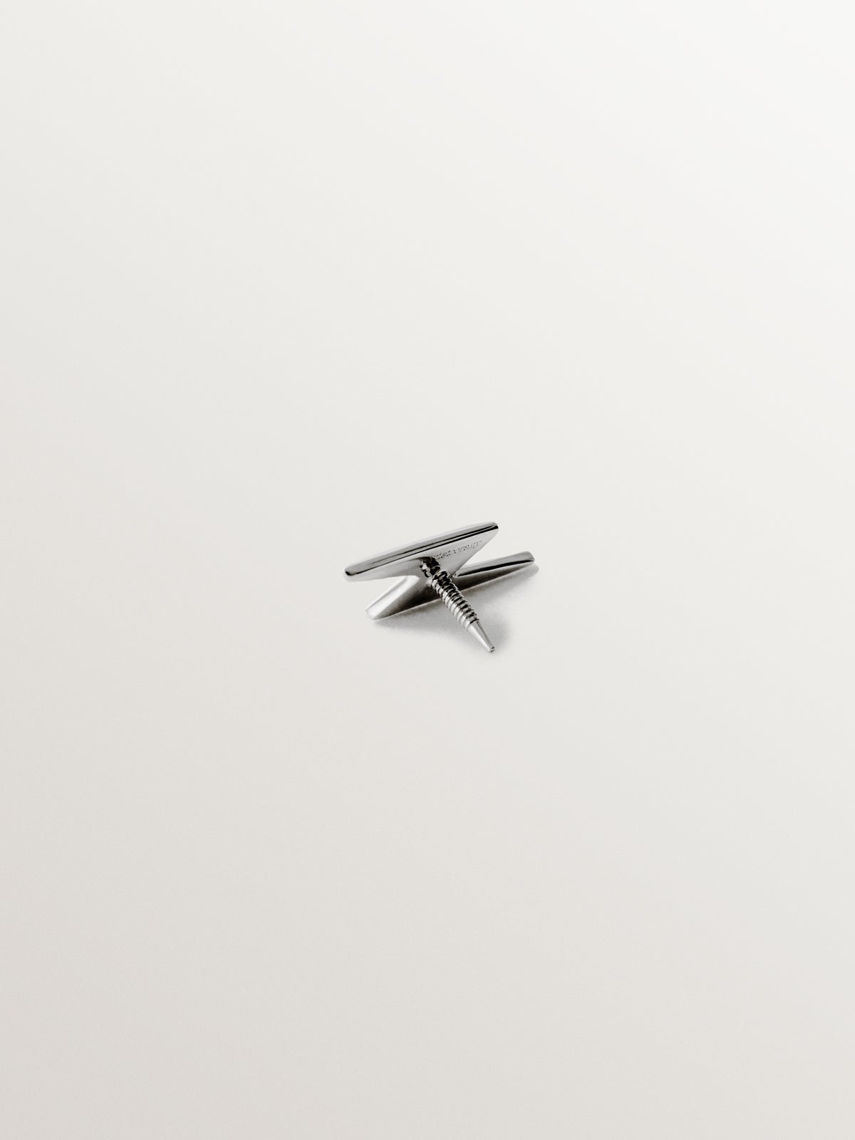 18K white gold piercing in the shape of a lightning bolt