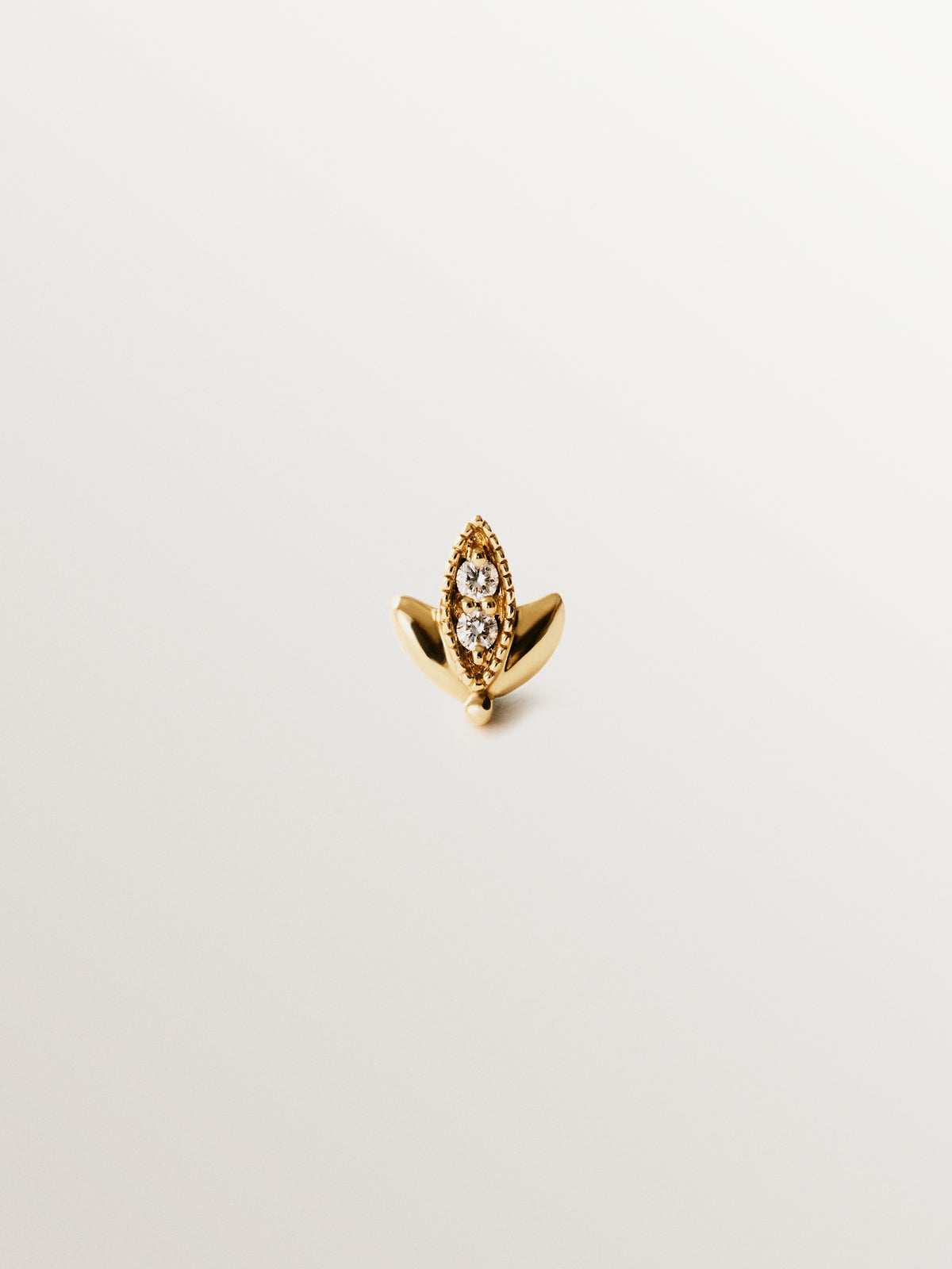 18K yellow gold piercing with brilliant cut diamonds