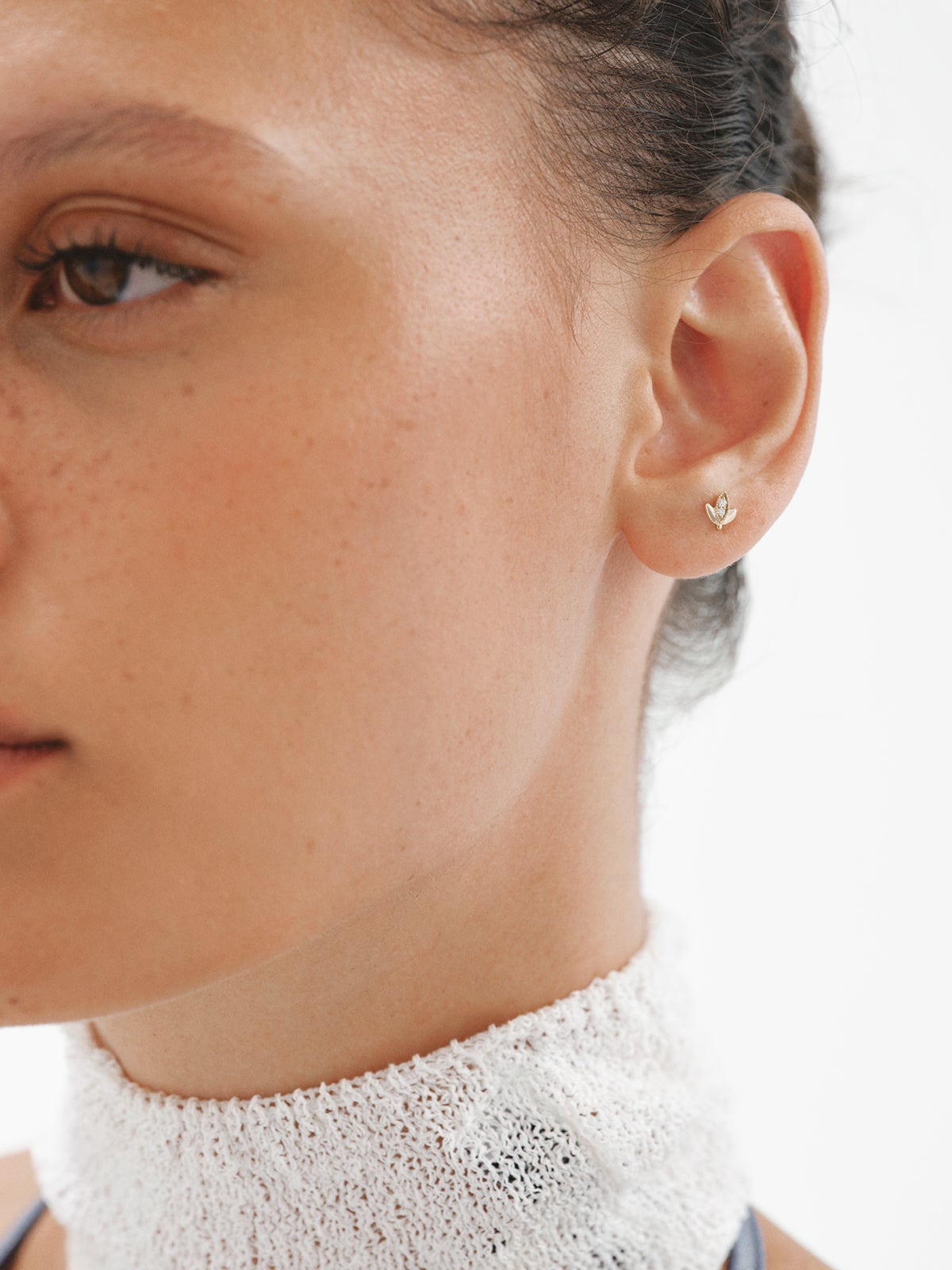 18K yellow gold piercing with brilliant cut diamonds