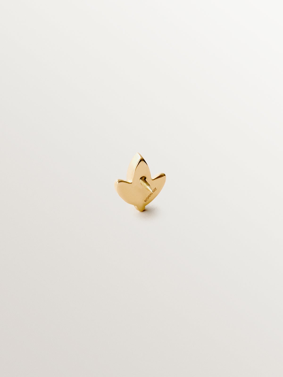 18K yellow gold piercing with brilliant cut diamonds