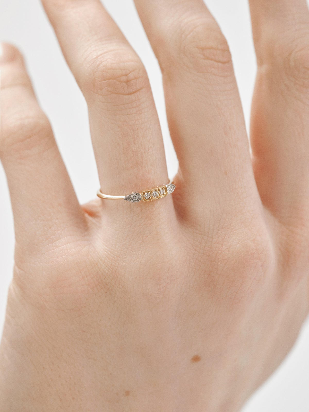 18K white and yellow gold ring with brilliant-cut pavé diamonds