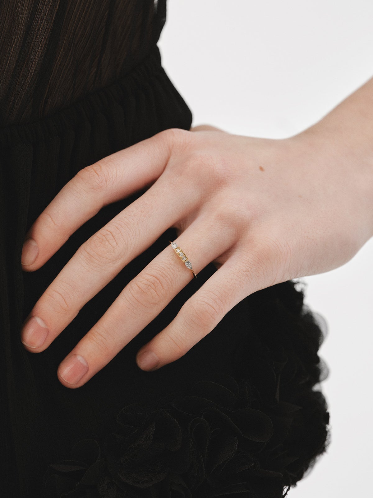 18K white and yellow gold ring with brilliant-cut pavé diamonds