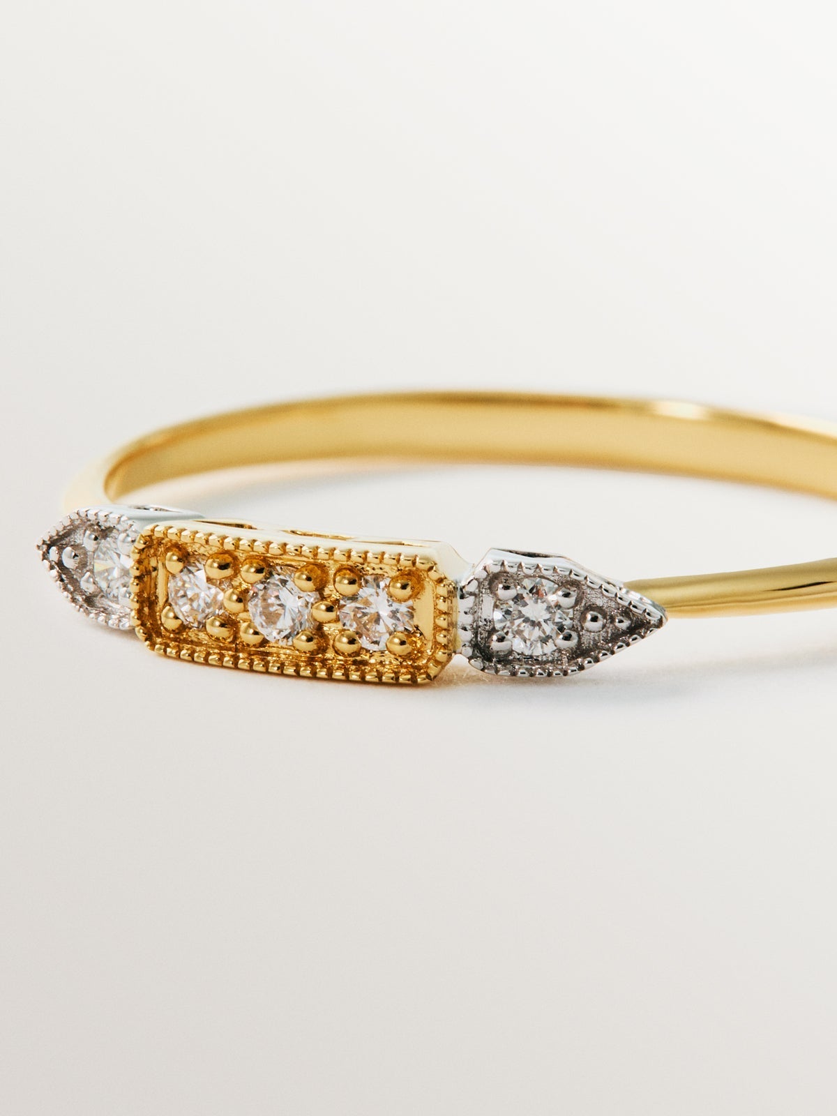 18K white and yellow gold ring with brilliant-cut pavé diamonds