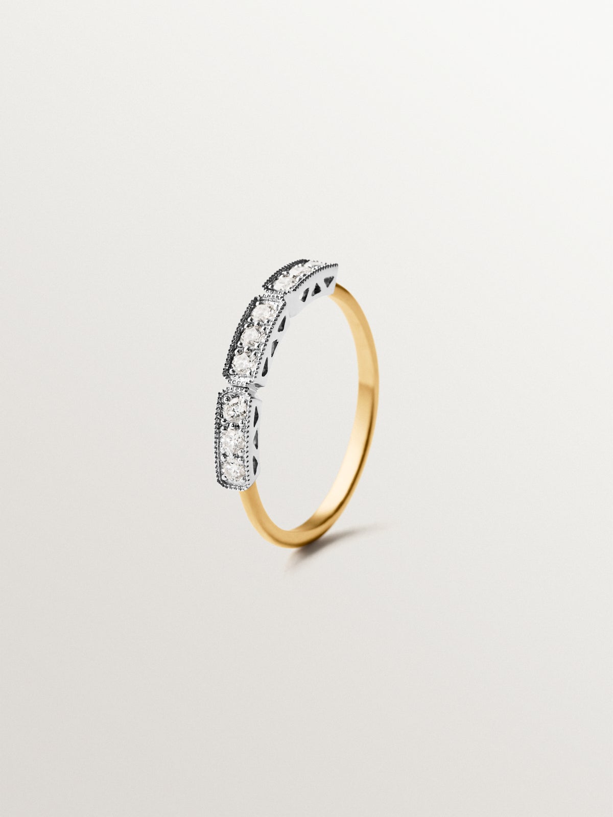 18K white and yellow gold ring with brilliant-cut pavé diamonds