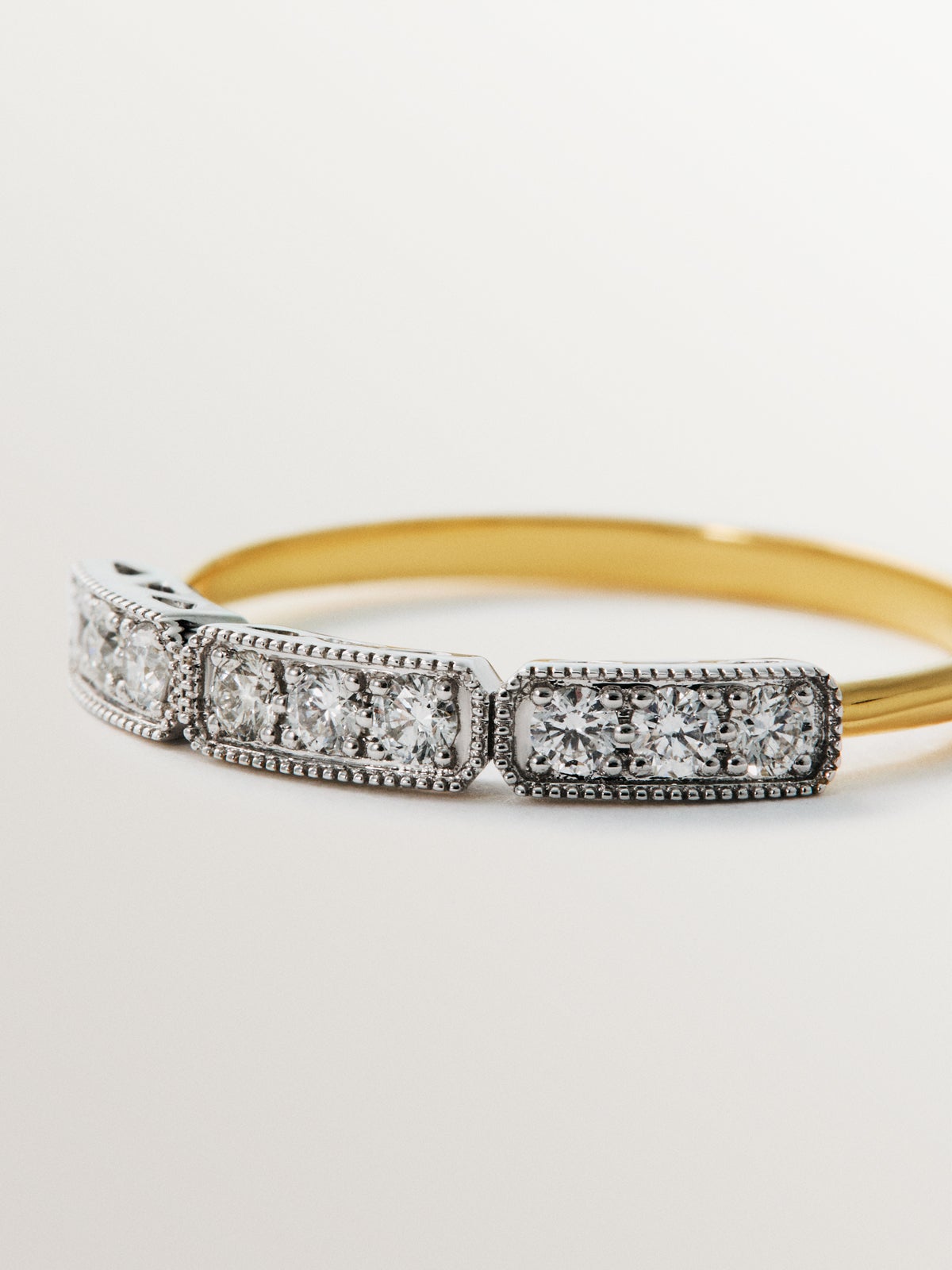 18K white and yellow gold ring with brilliant-cut pavé diamonds